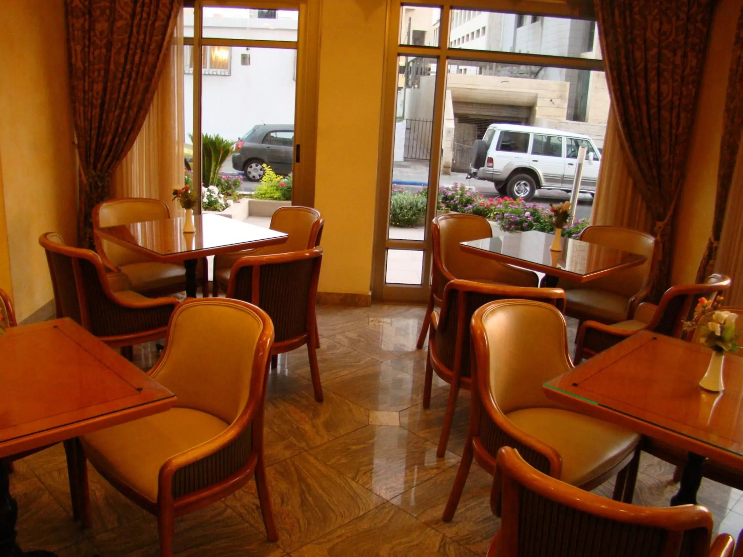Lobby or reception, Restaurant/Places to Eat in Abratel Suites Hotel