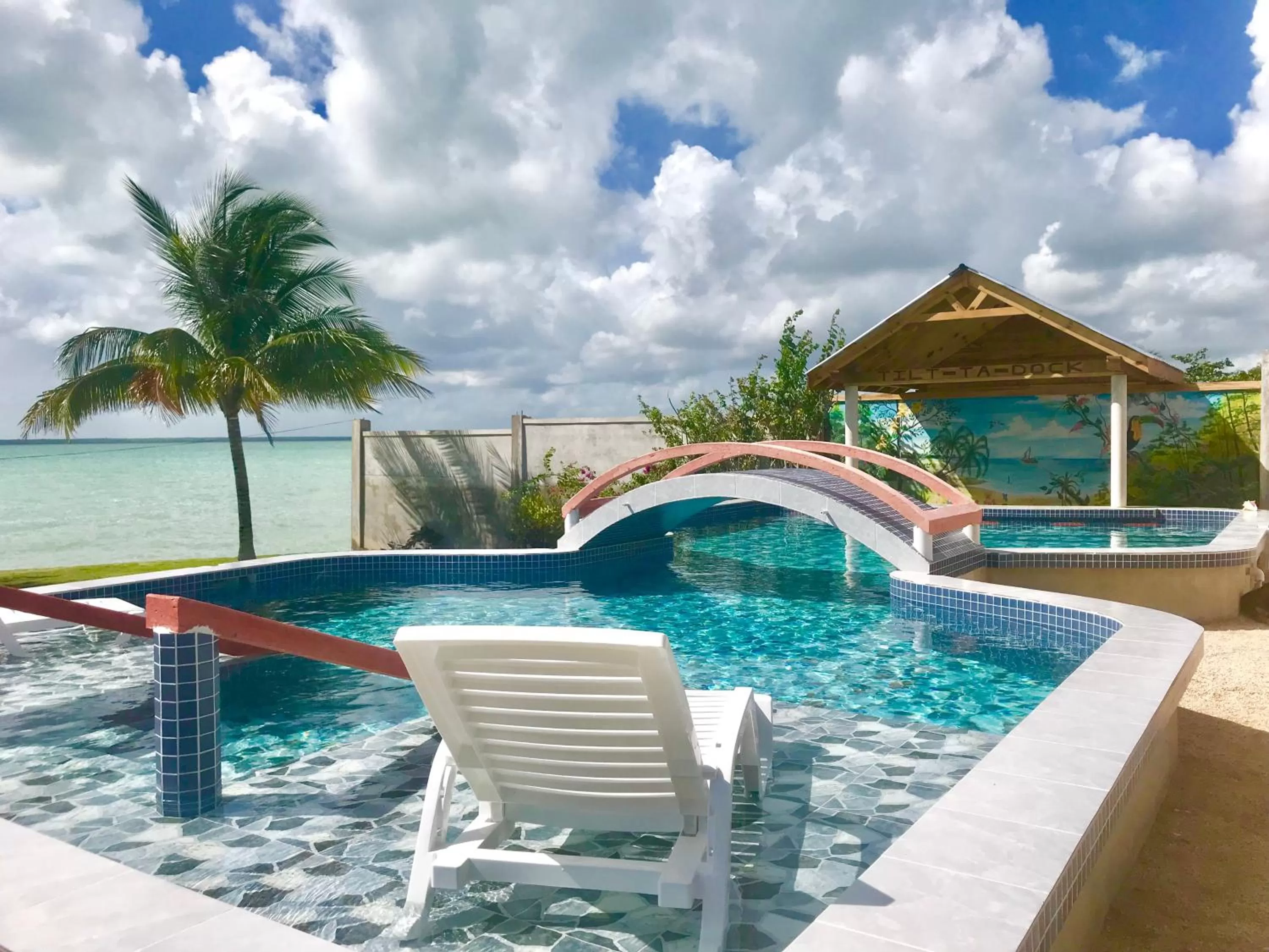 Swimming pool in Tilt-Ta-Dock Resort Belize