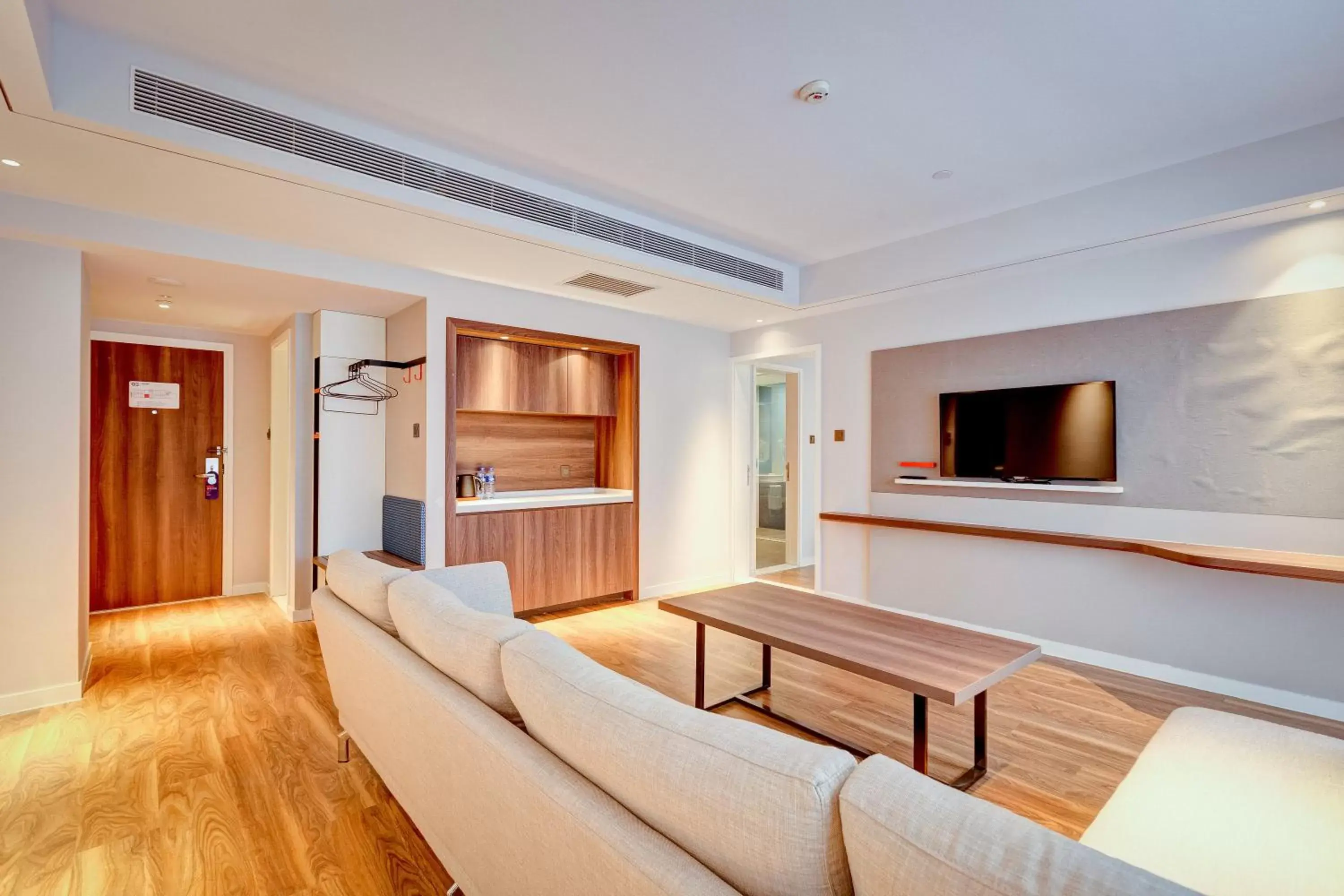 Photo of the whole room, Seating Area in Holiday Inn Express Xi'an Bell Tower, an IHG Hotel