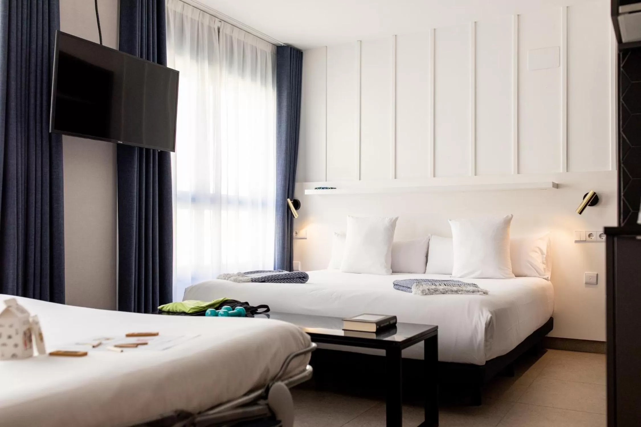 Bed in Ramirez Flats Valencia