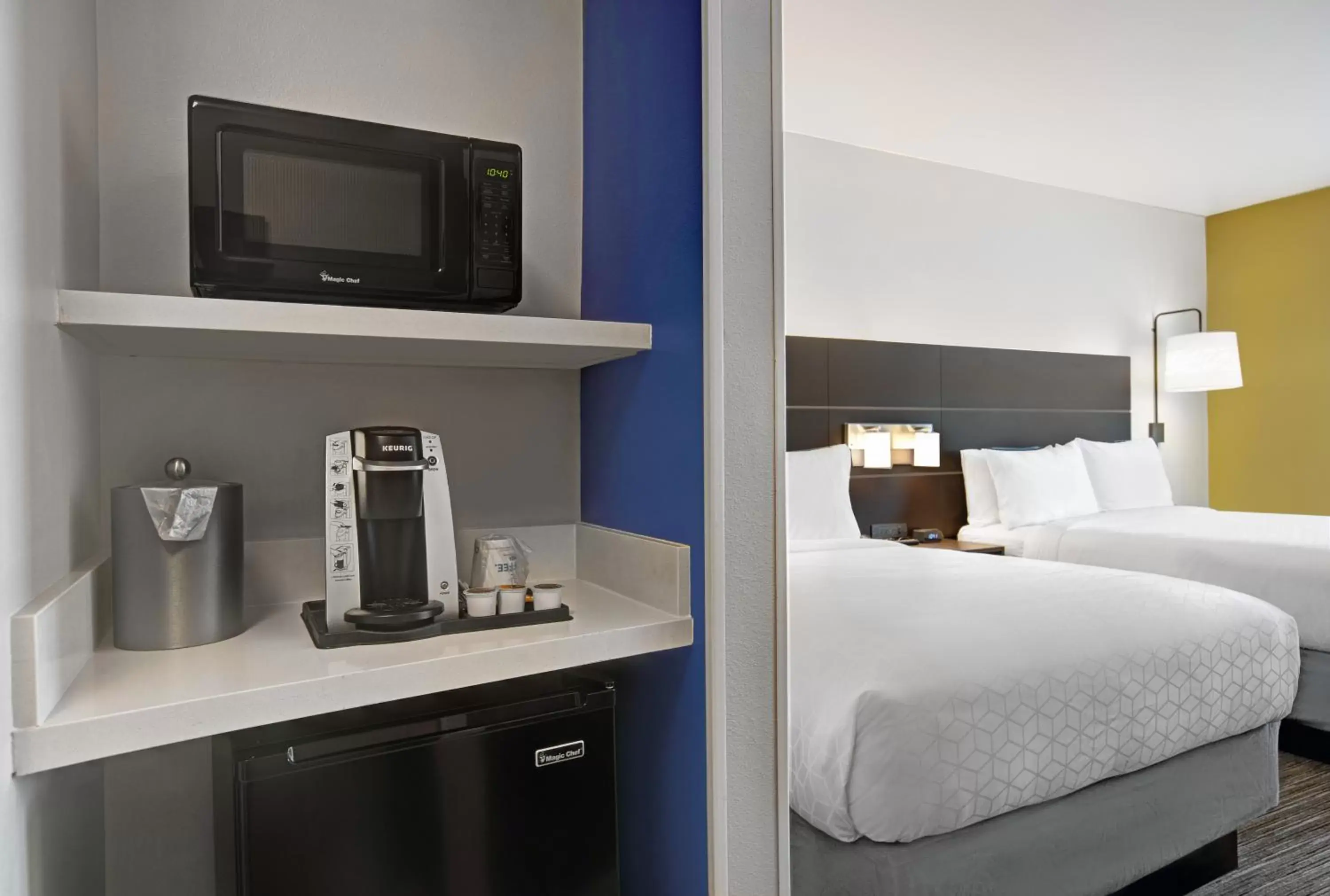 Coffee/tea facilities in Holiday Inn Express & Suites - Milwaukee - Brookfield, an IHG Hotel