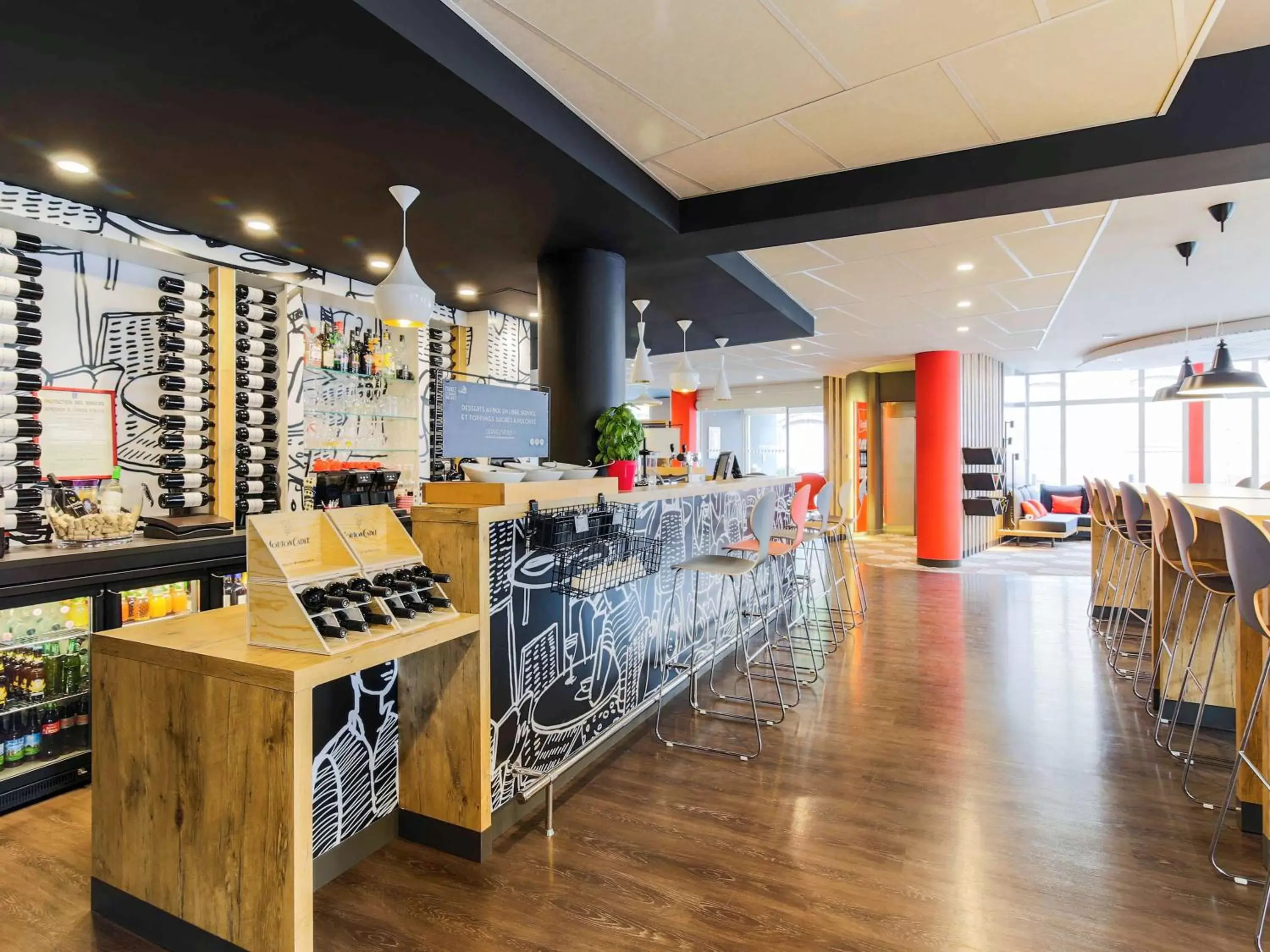 Lounge or bar in Ibis Albi Lounge or bar in Ibis Albi