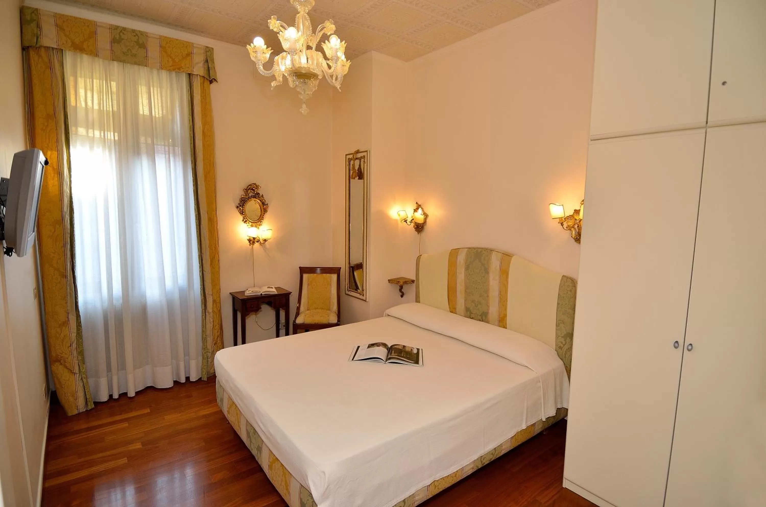 Photo of the whole room, Bed in Cà Del Modena Room only