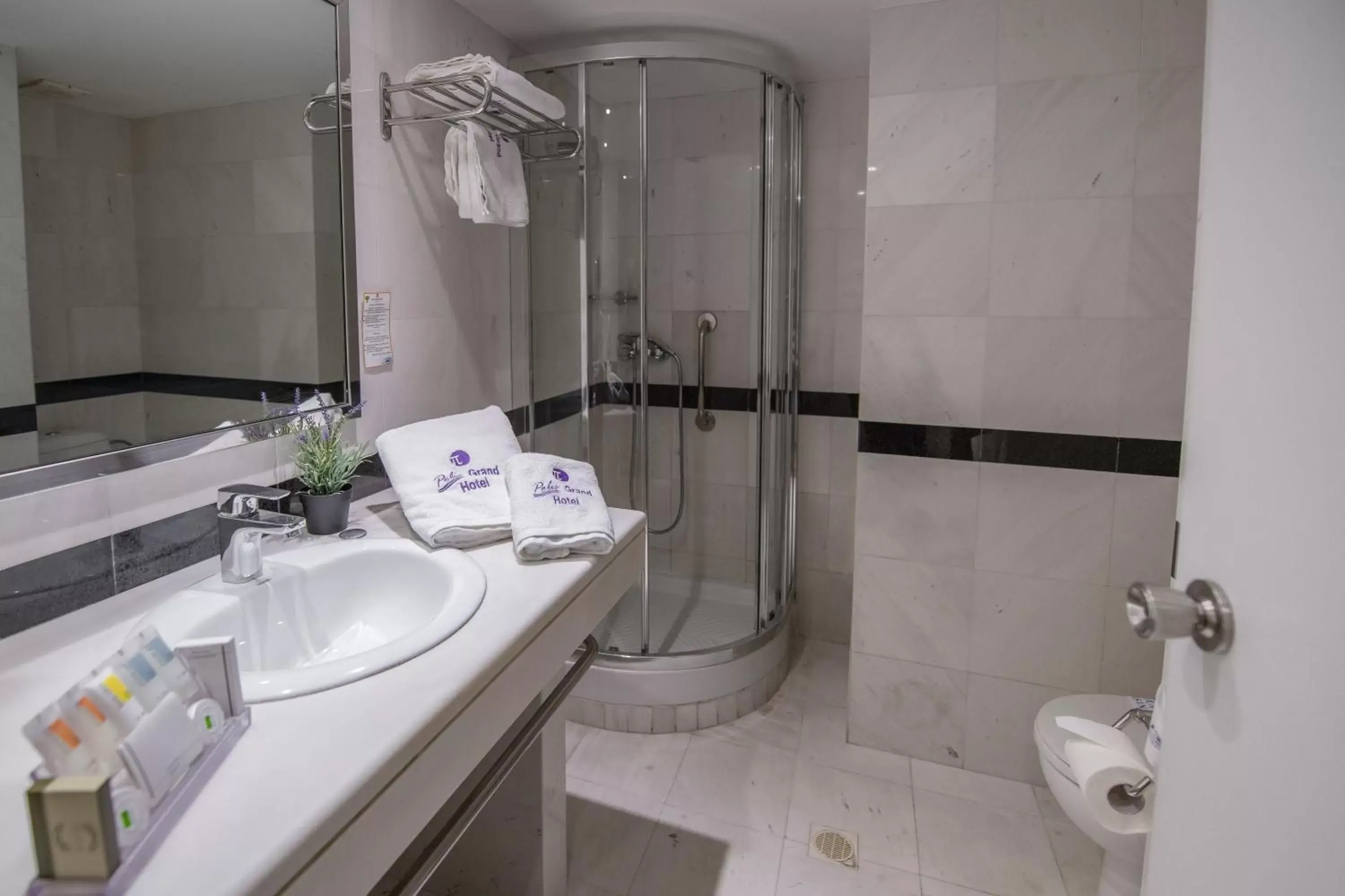 Shower, Bathroom in Polis Grand Hotel