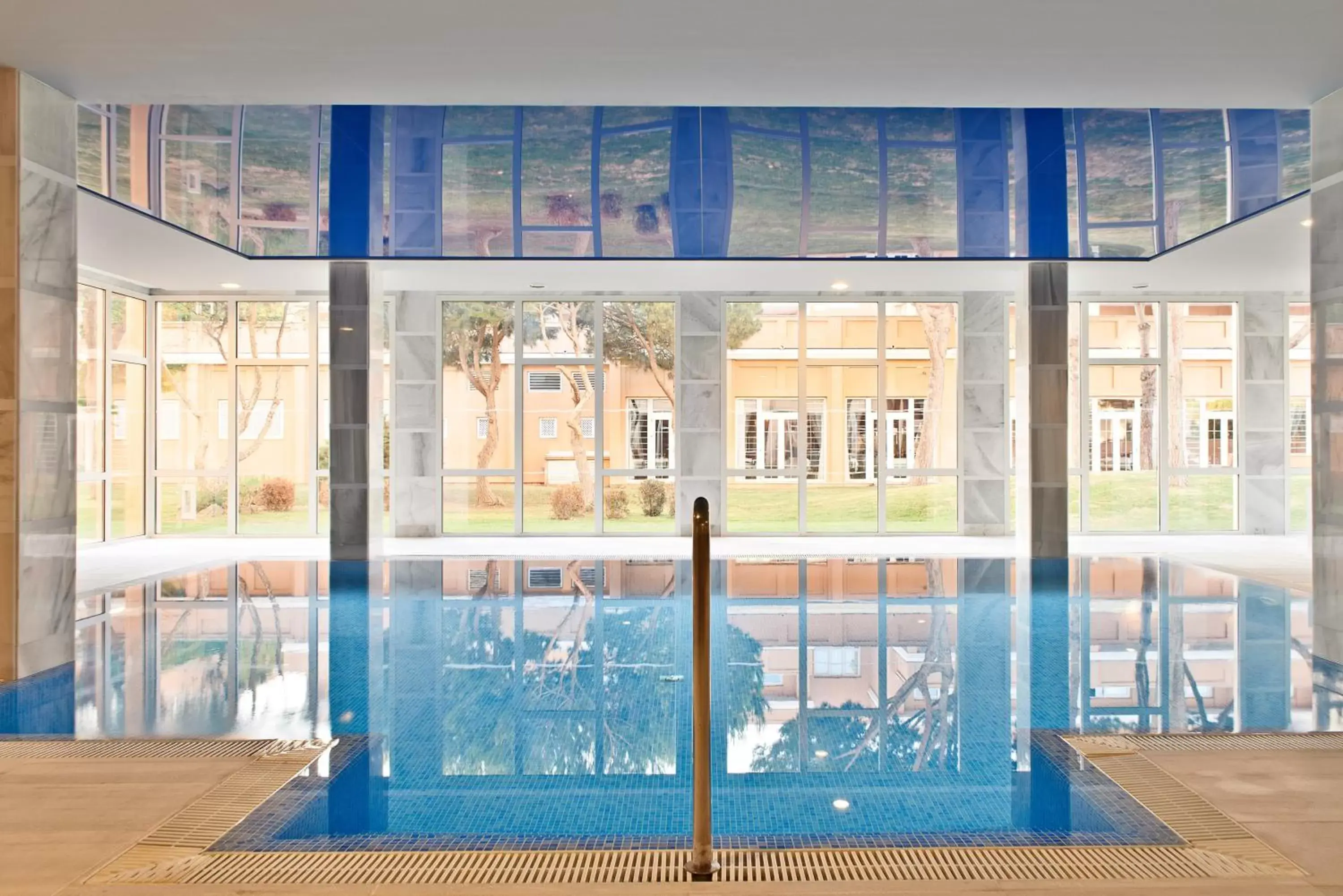 Swimming pool in Hipotels Playa La Barrosa - Adults Only Swimming pool in Hipotels Playa La Barrosa - Adults Only