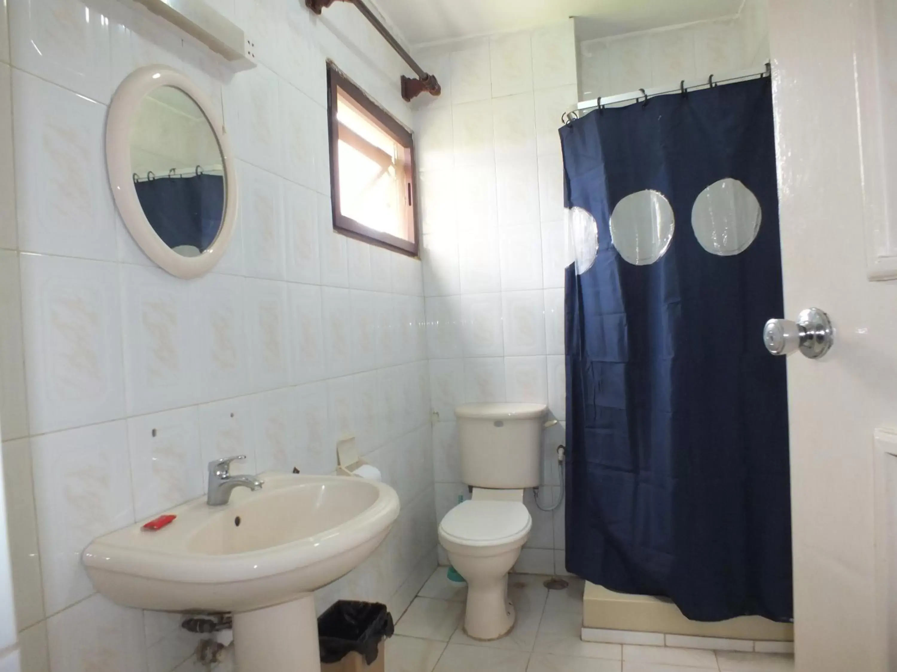 Day, Bathroom in Pekan Hotel