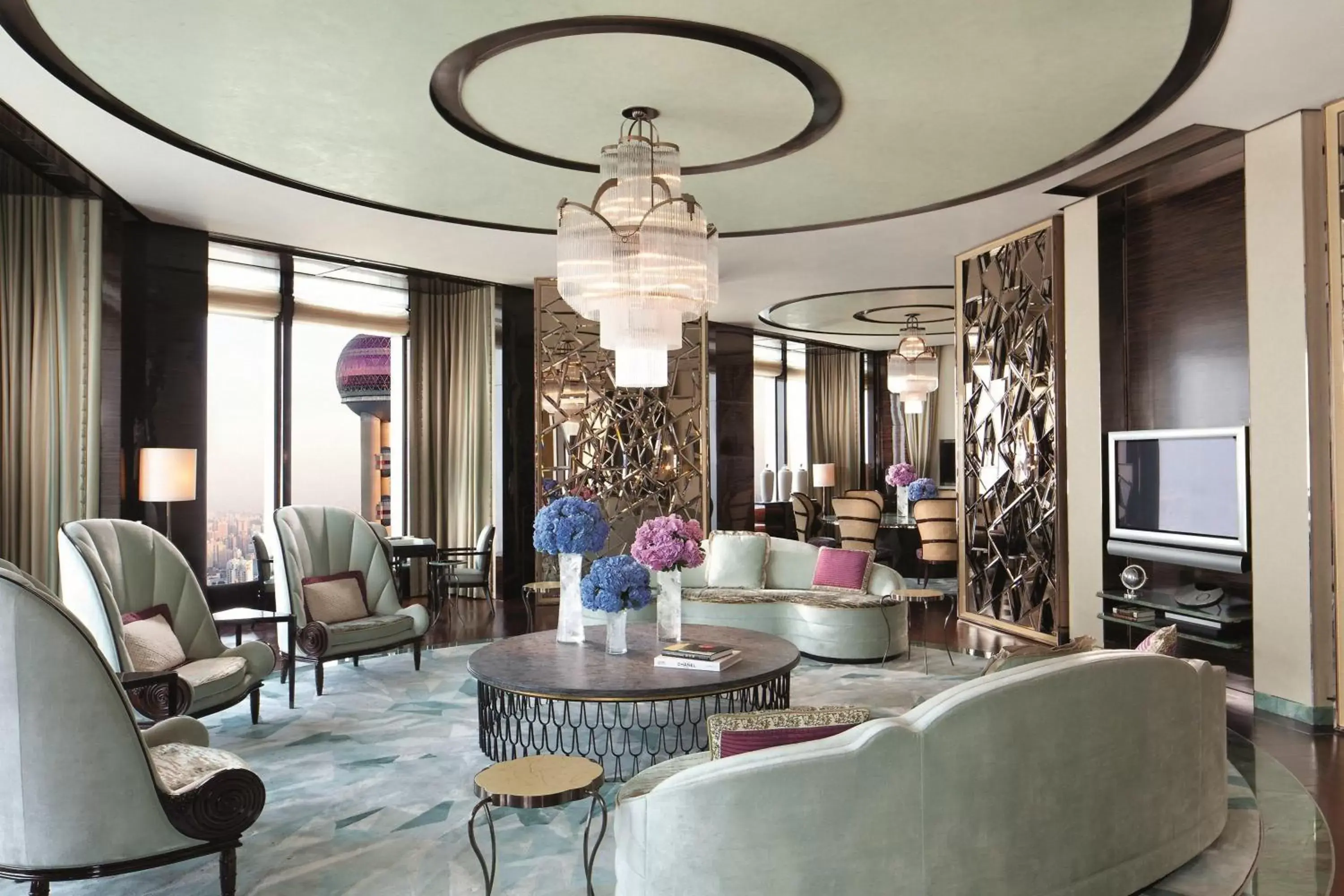 Living room, Lounge/Bar in The Ritz-Carlton Shanghai, Pudong