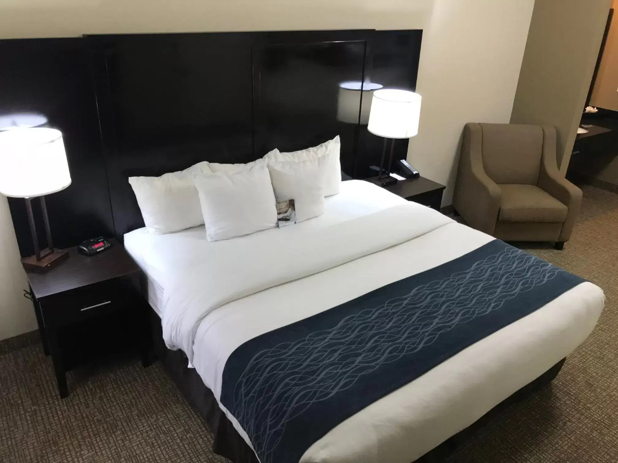 Bed in Comfort Inn & Suites Atlanta Smyrna
