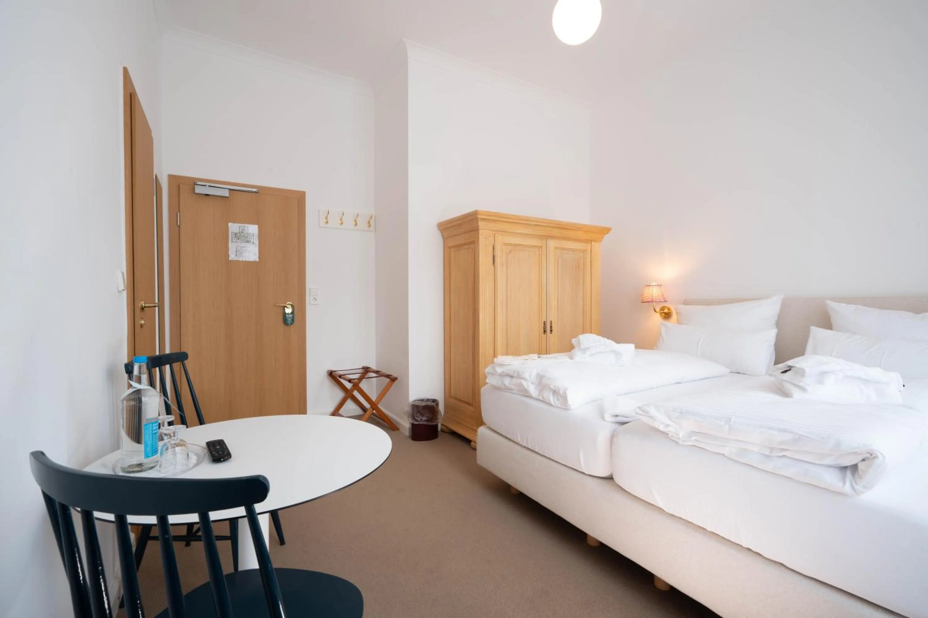 Photo of the whole room, Bed in Logierhaus Austernfischer