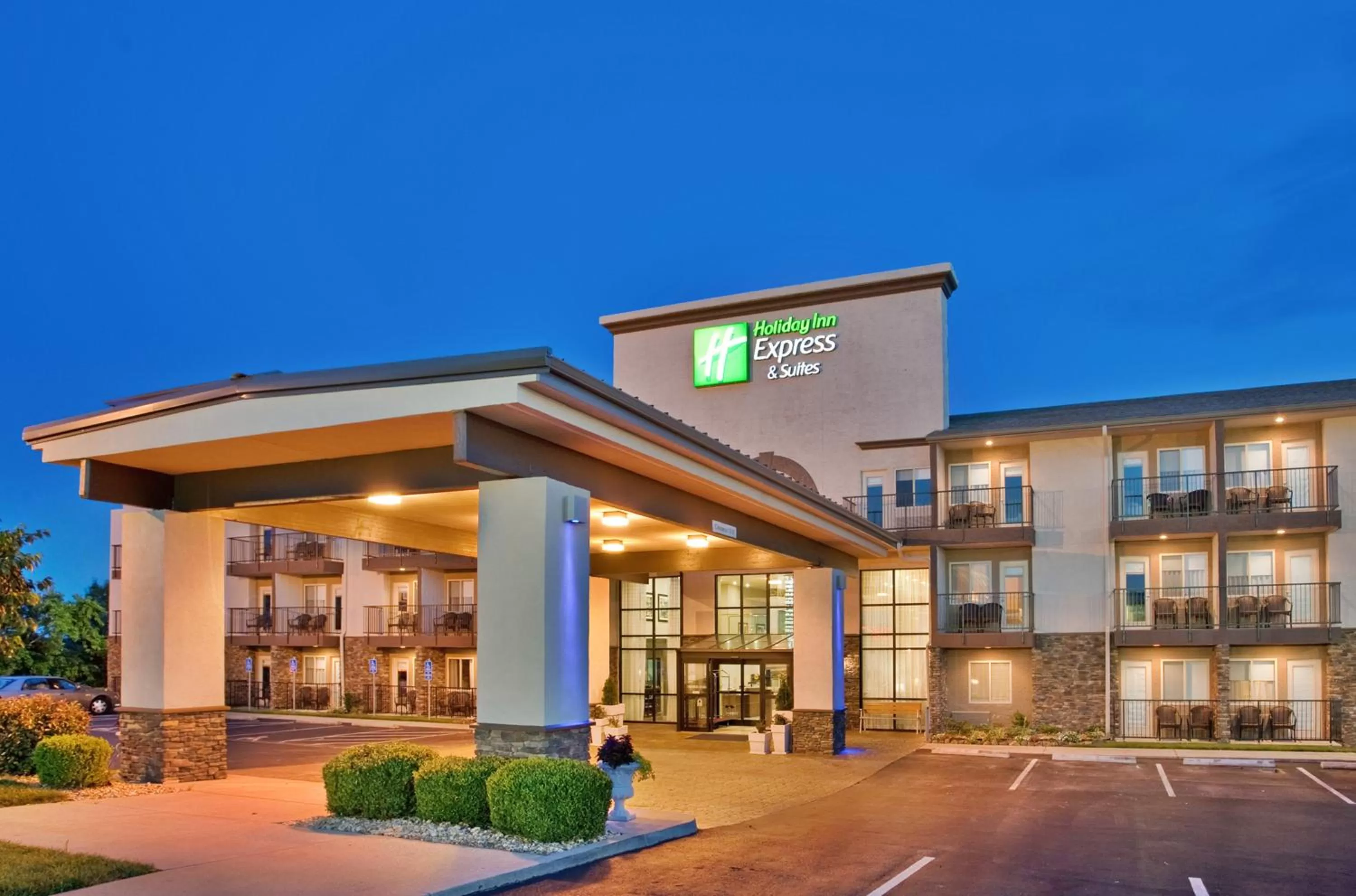 Property building in Holiday Inn Express Hotel & Suites Branson 76 Central by IHG