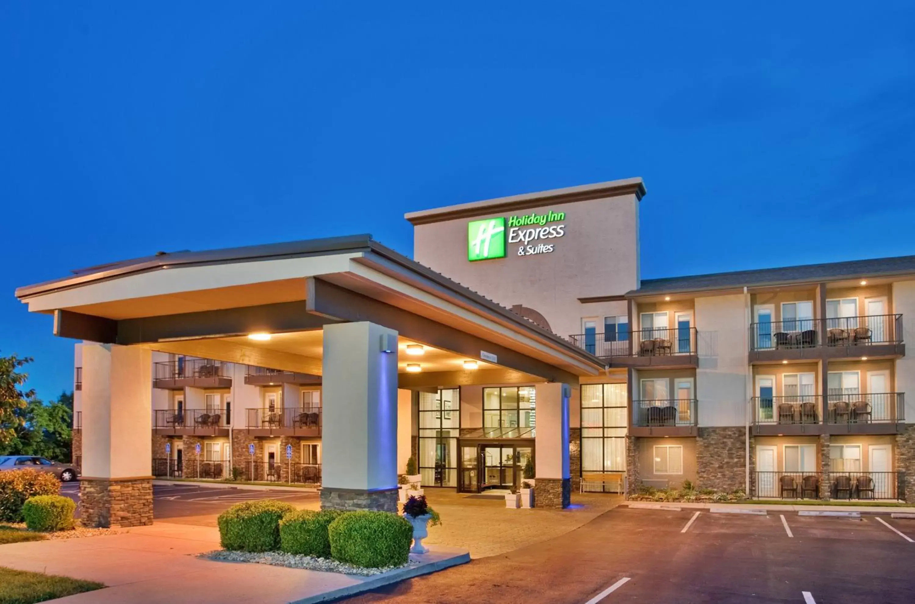 Property Building in Holiday Inn Express Hotel & Suites Branson 76 Central, an IHG Hotel