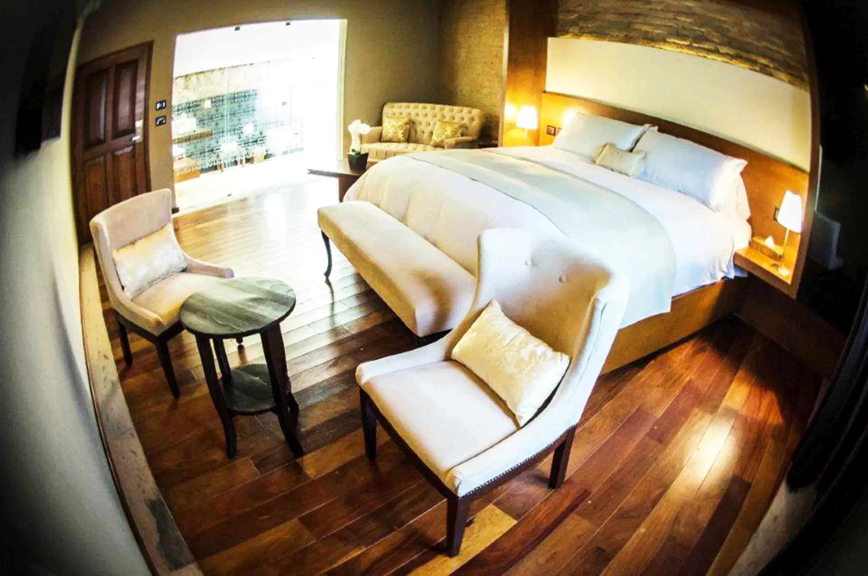 Shower, Bed in Hotel Boutique Casa Madero