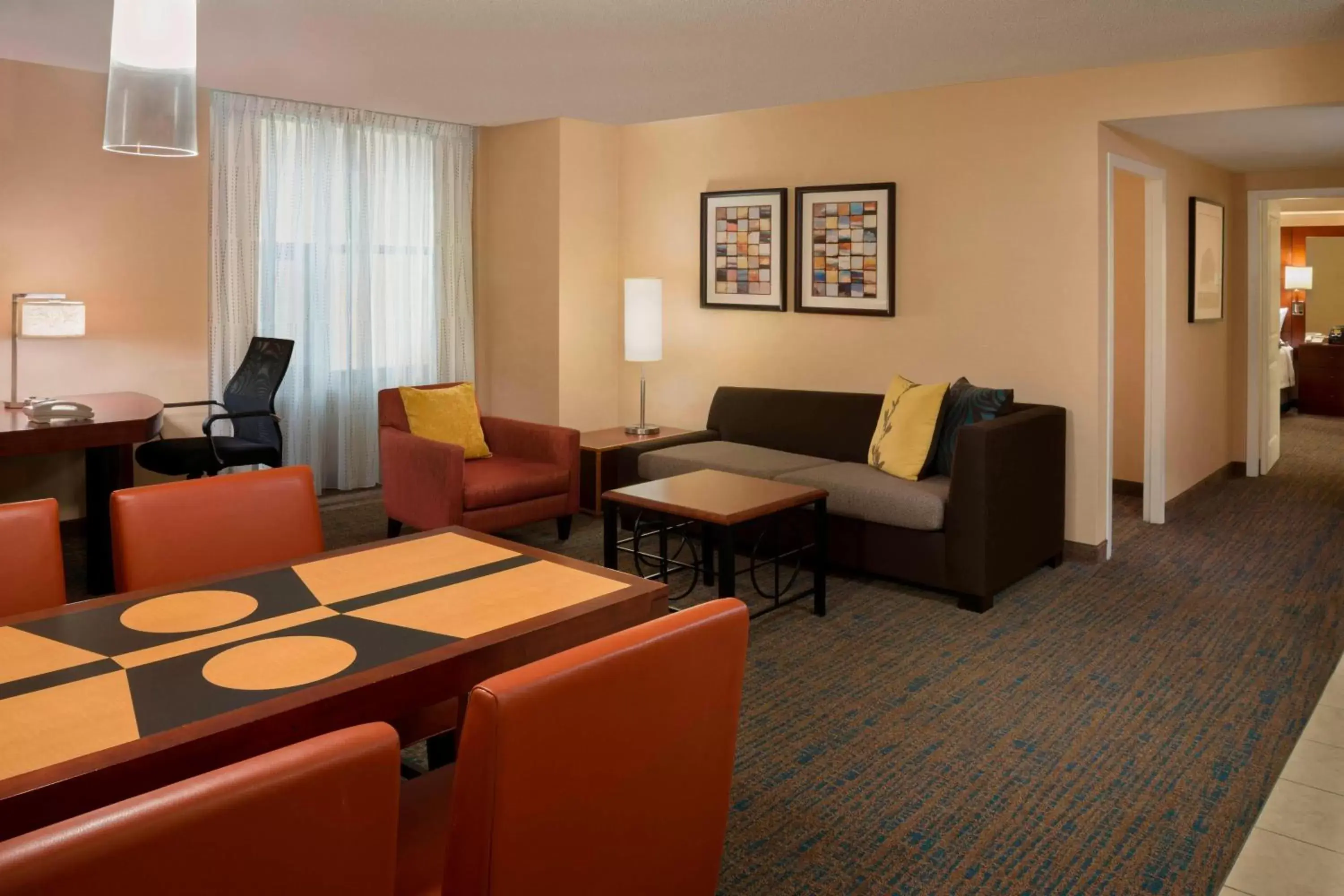 Living room, Seating Area in Residence Inn by Marriott Toronto Downtown / Entertainment District