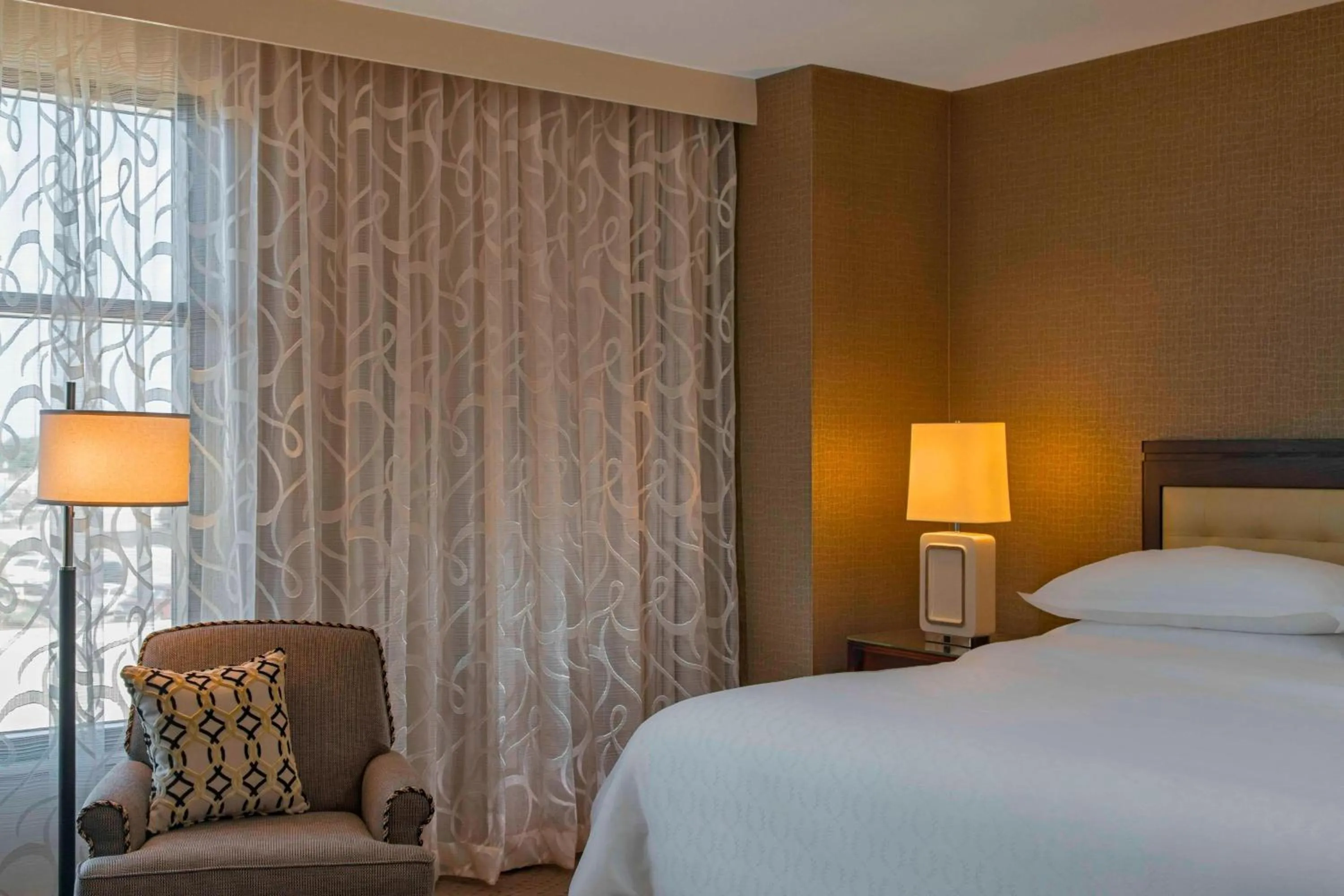 Bedroom, Bed in Sheraton Austin Georgetown Hotel & Conference Center