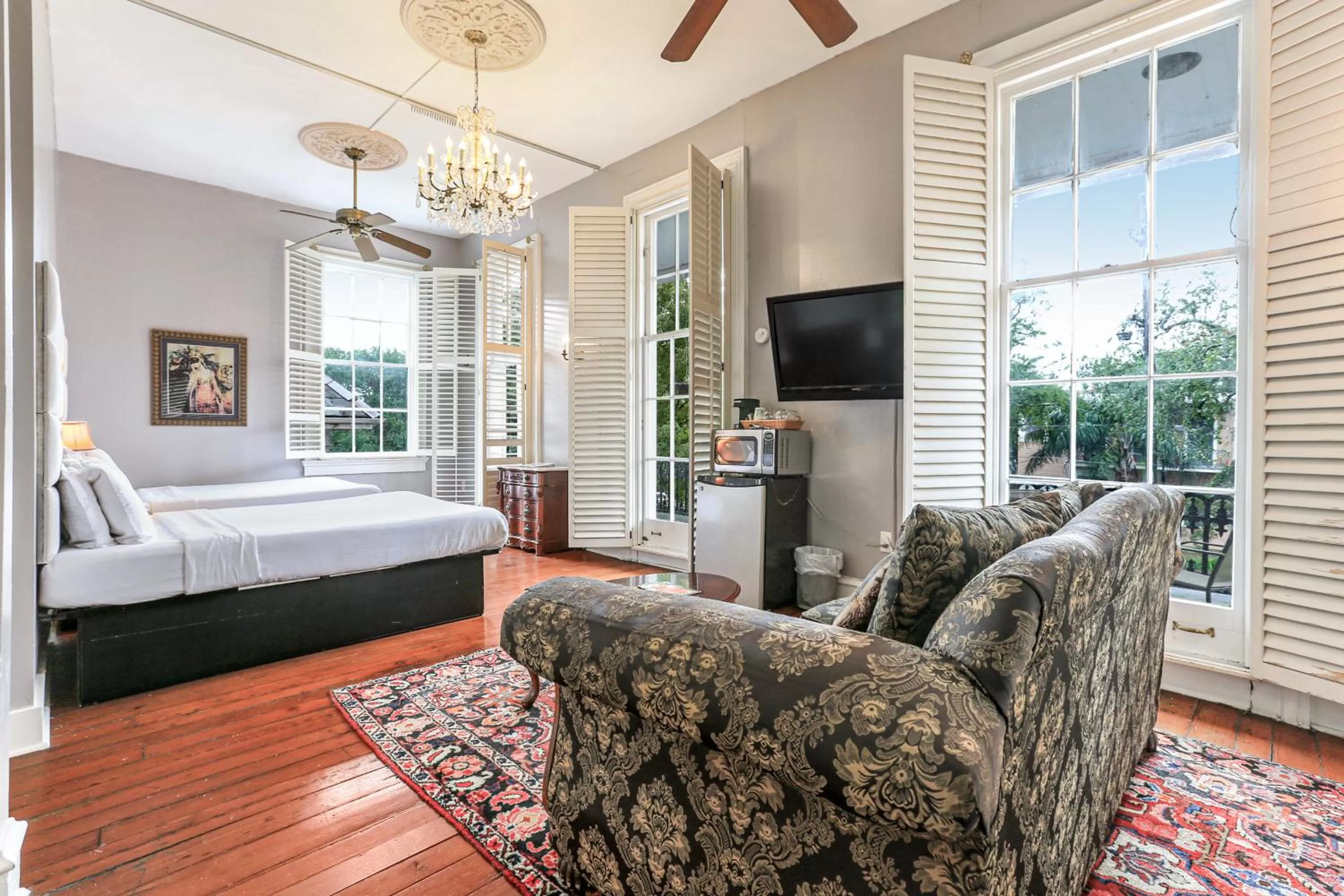 Photo of the whole room, Bed in Rathbone Mansions New Orleans