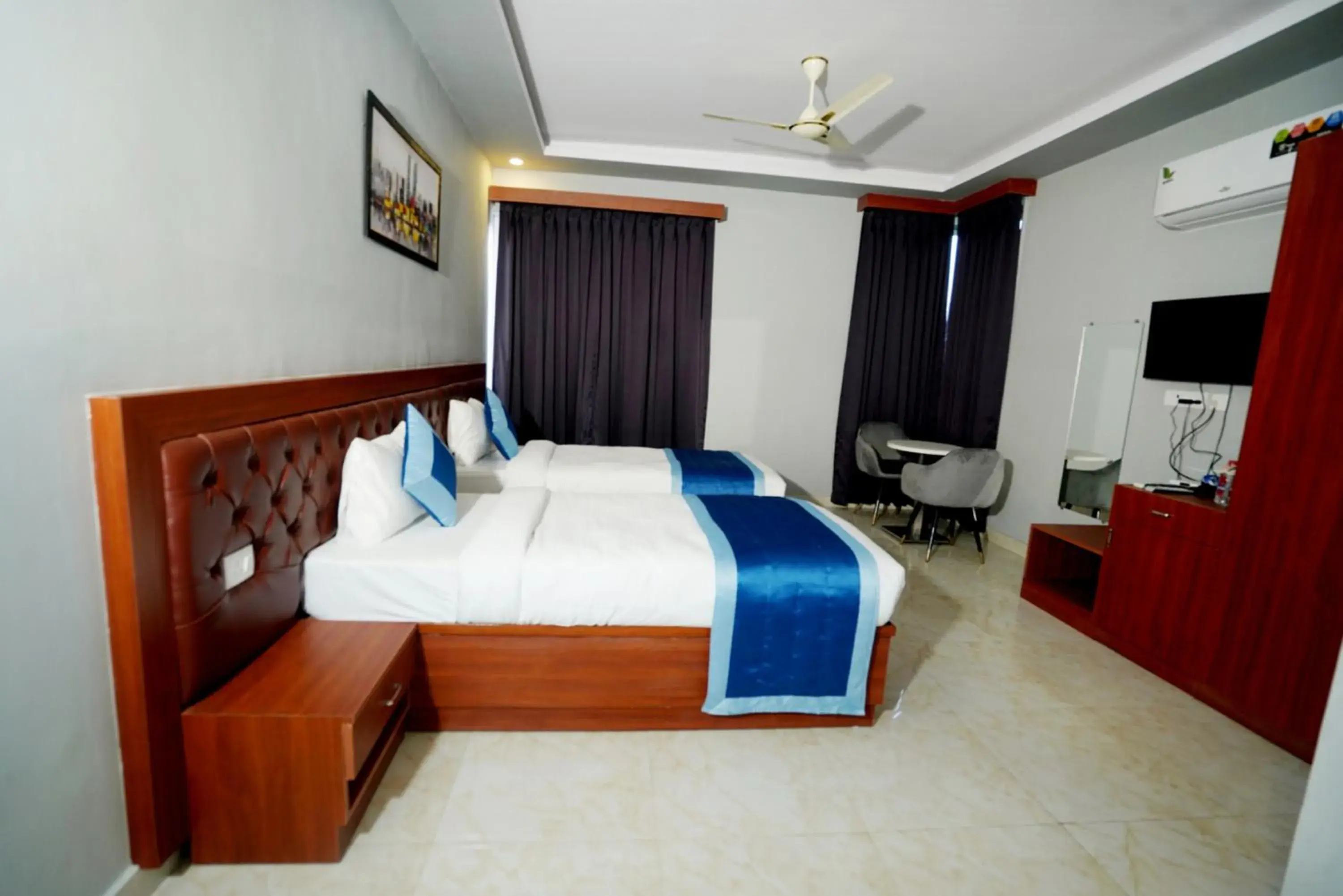 Bed in ExpoMart Inn
