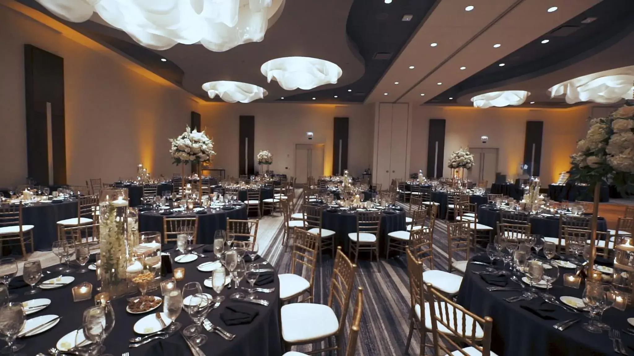 Banquet/Function facilities, Restaurant/Places to Eat in Loews Chicago O'Hare Hotel