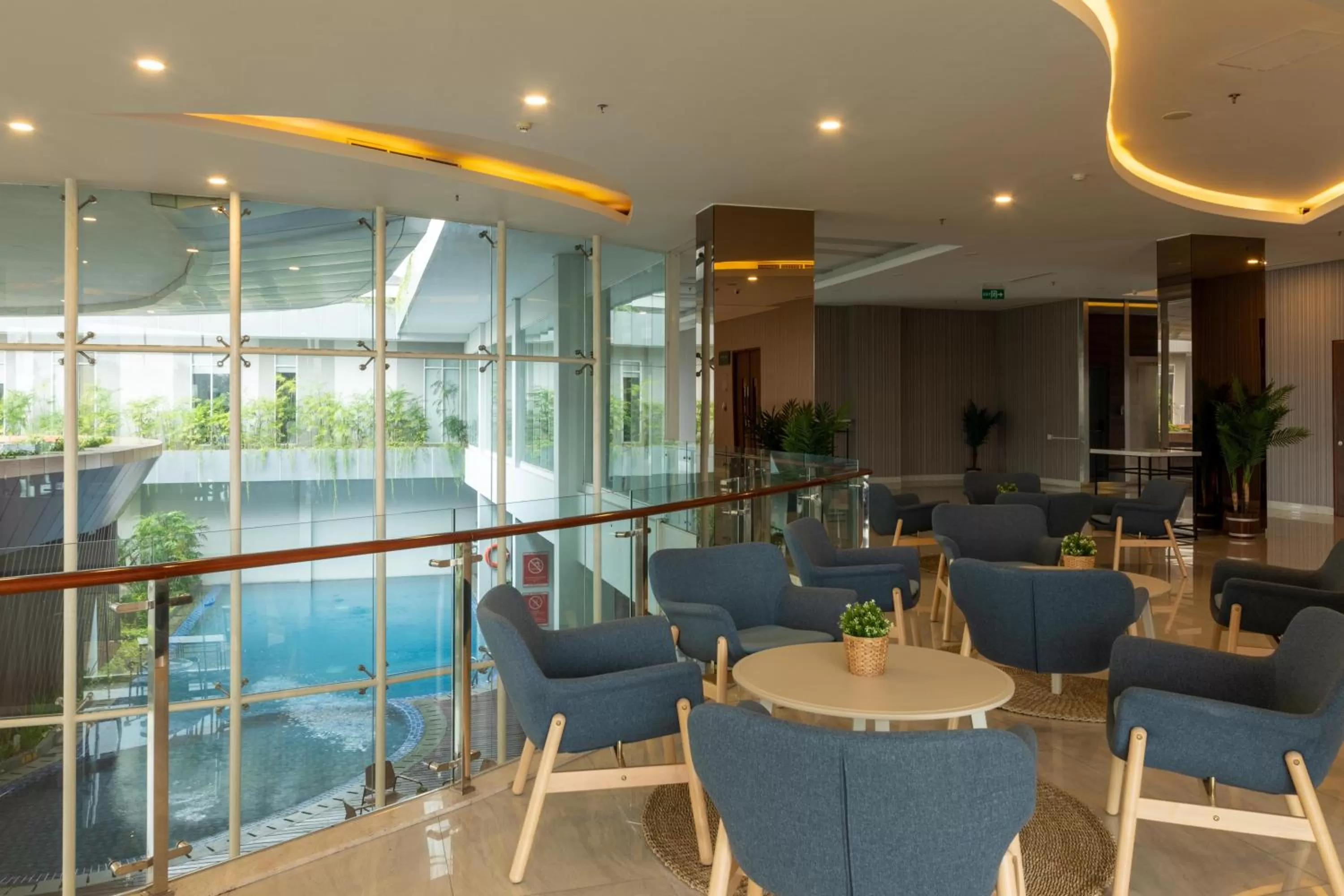 Seating area in Antero Hotel Jababeka Cikarang