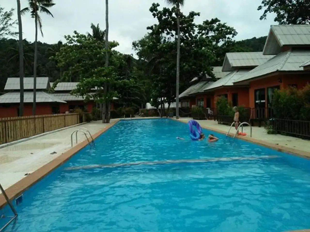 Swimming Pool in Lanta Cottage