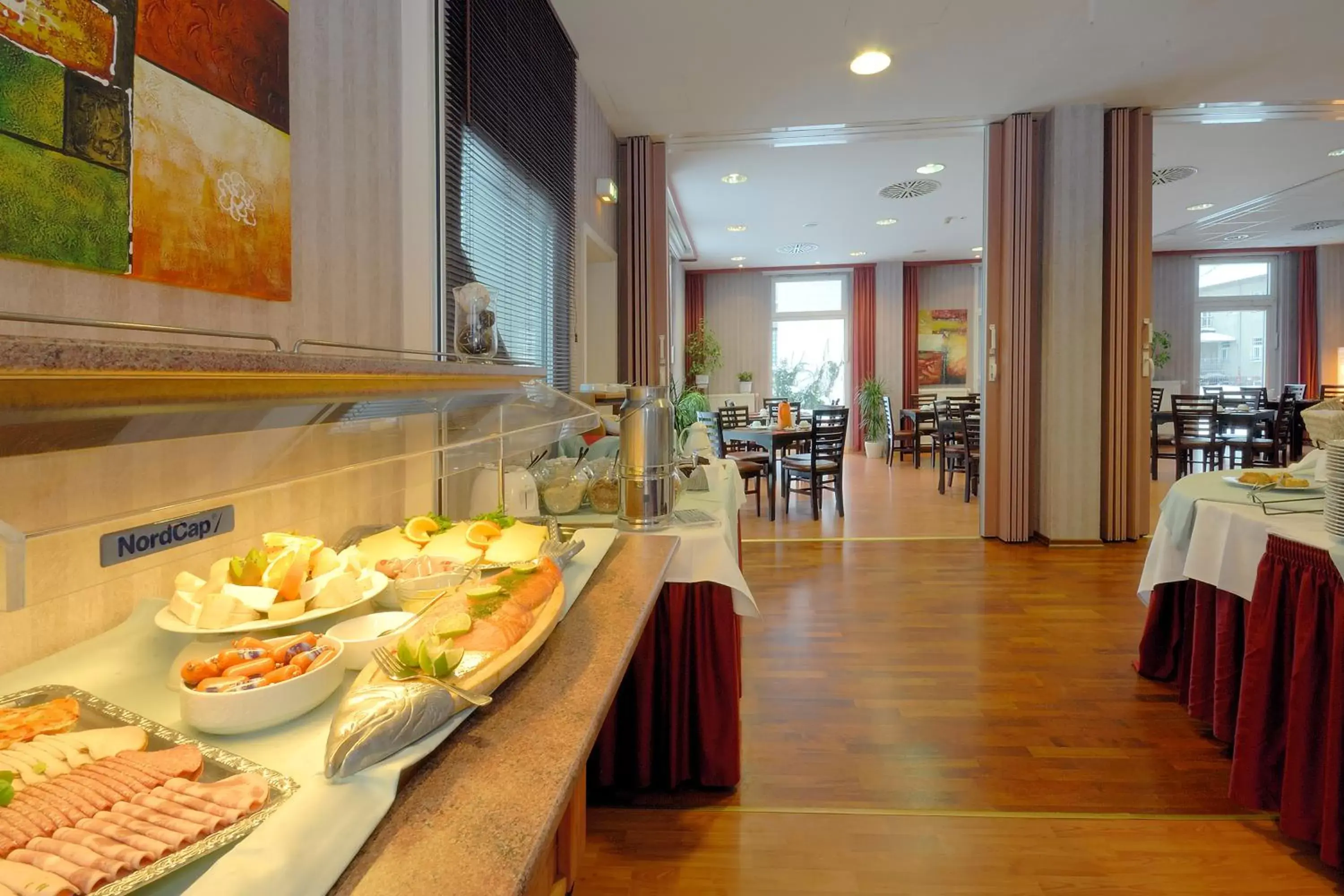 Buffet breakfast, Restaurant/Places to Eat in Hotel Am Schloss Köpenick Berlin By Golden Tulip