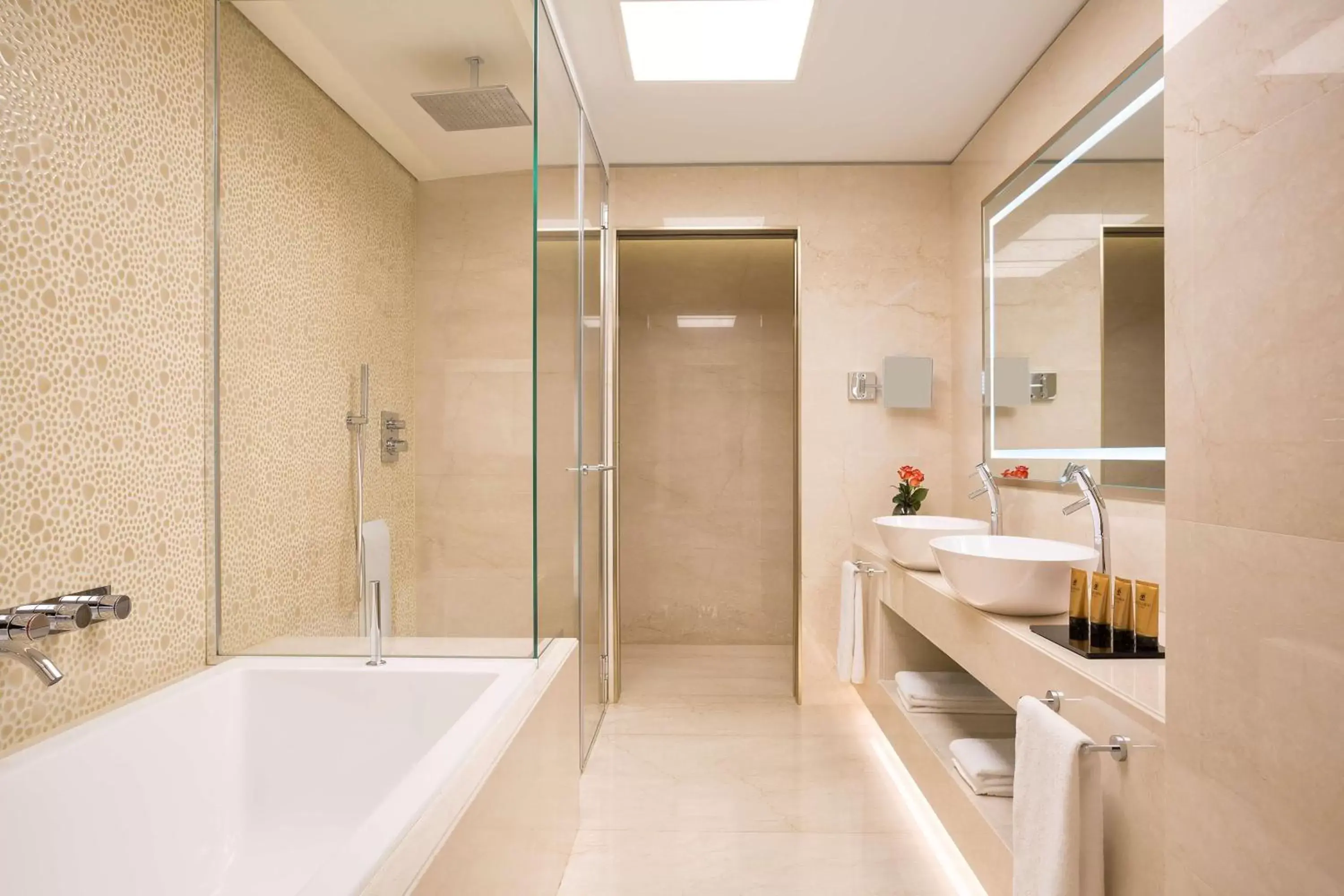 Bathroom in Excelsior Hotel Gallia, a Luxury Collection Hotel, Milan