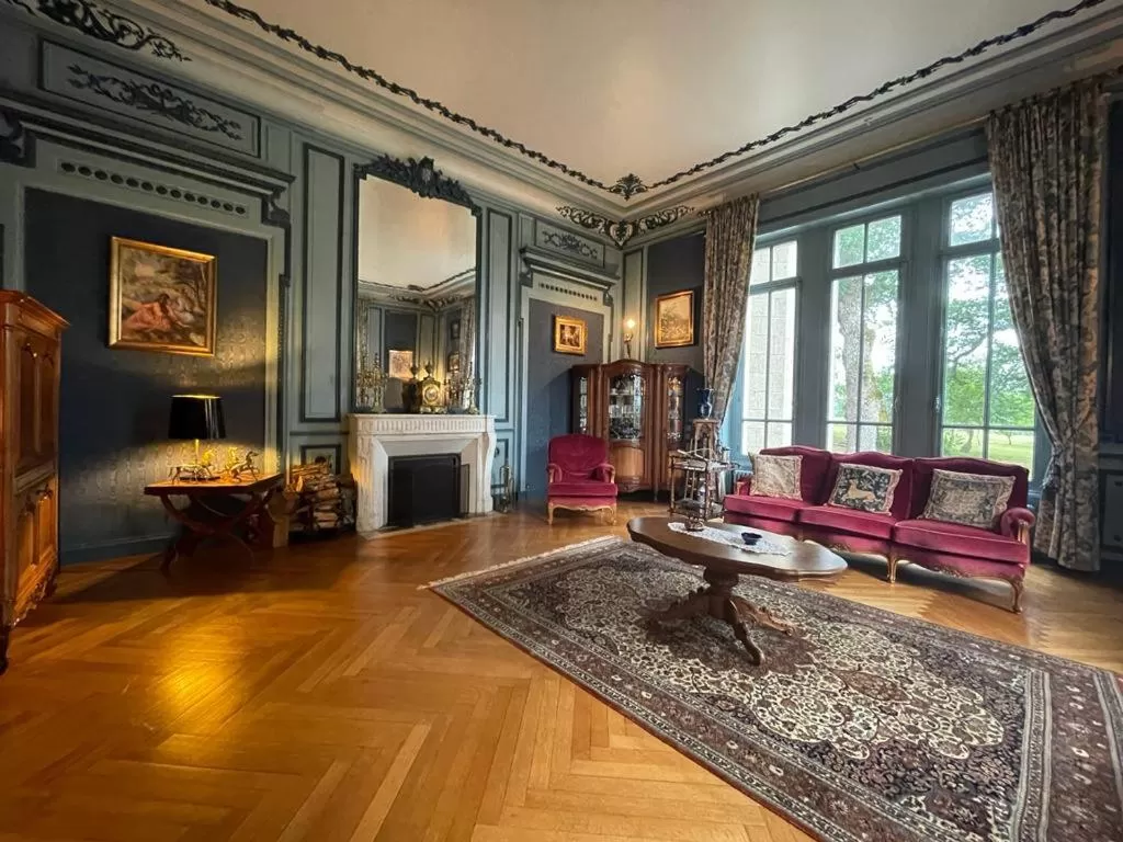 Seating Area in Chateau Maleplane