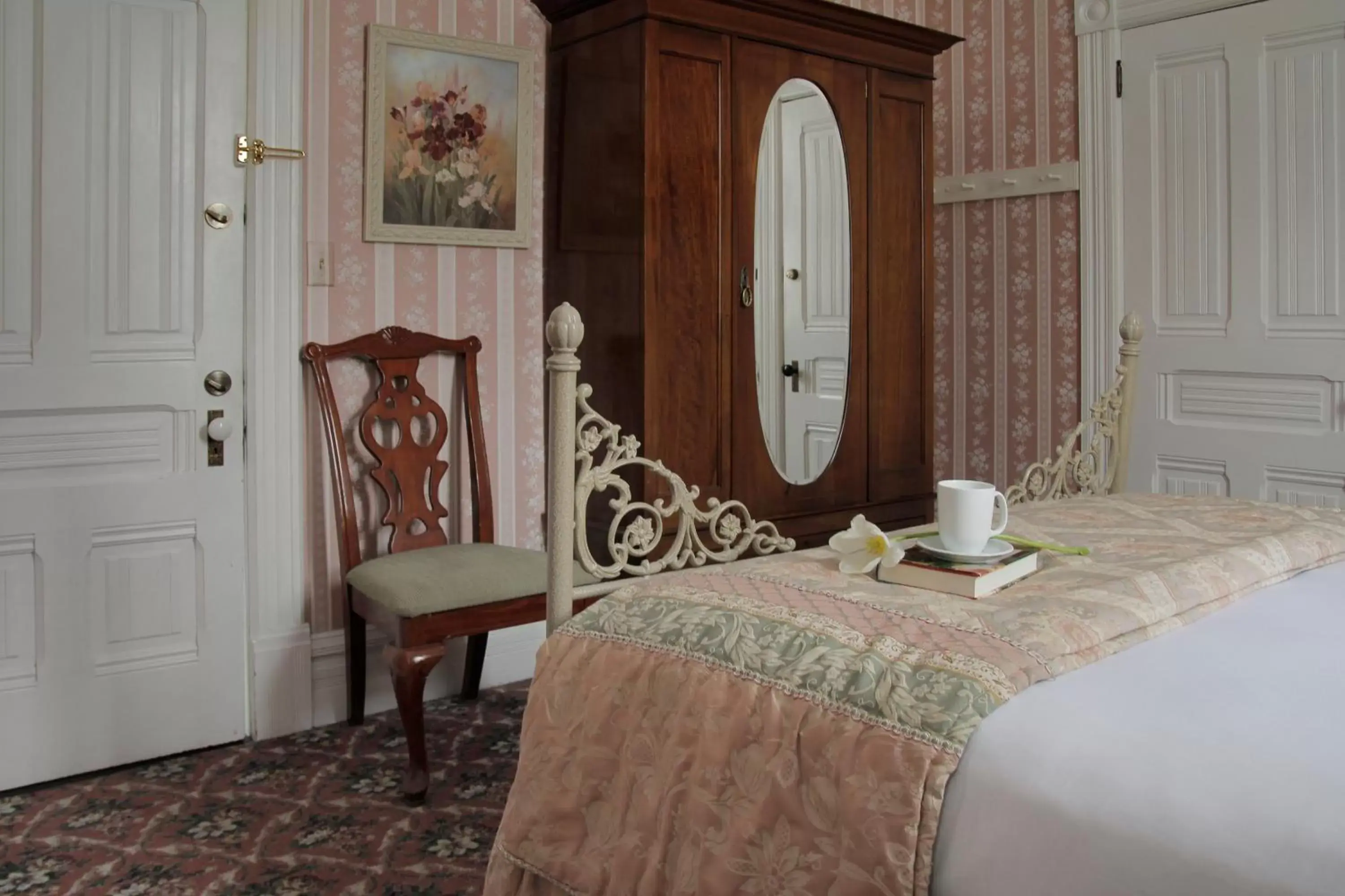 Bed, Seating Area in Victorian Inn