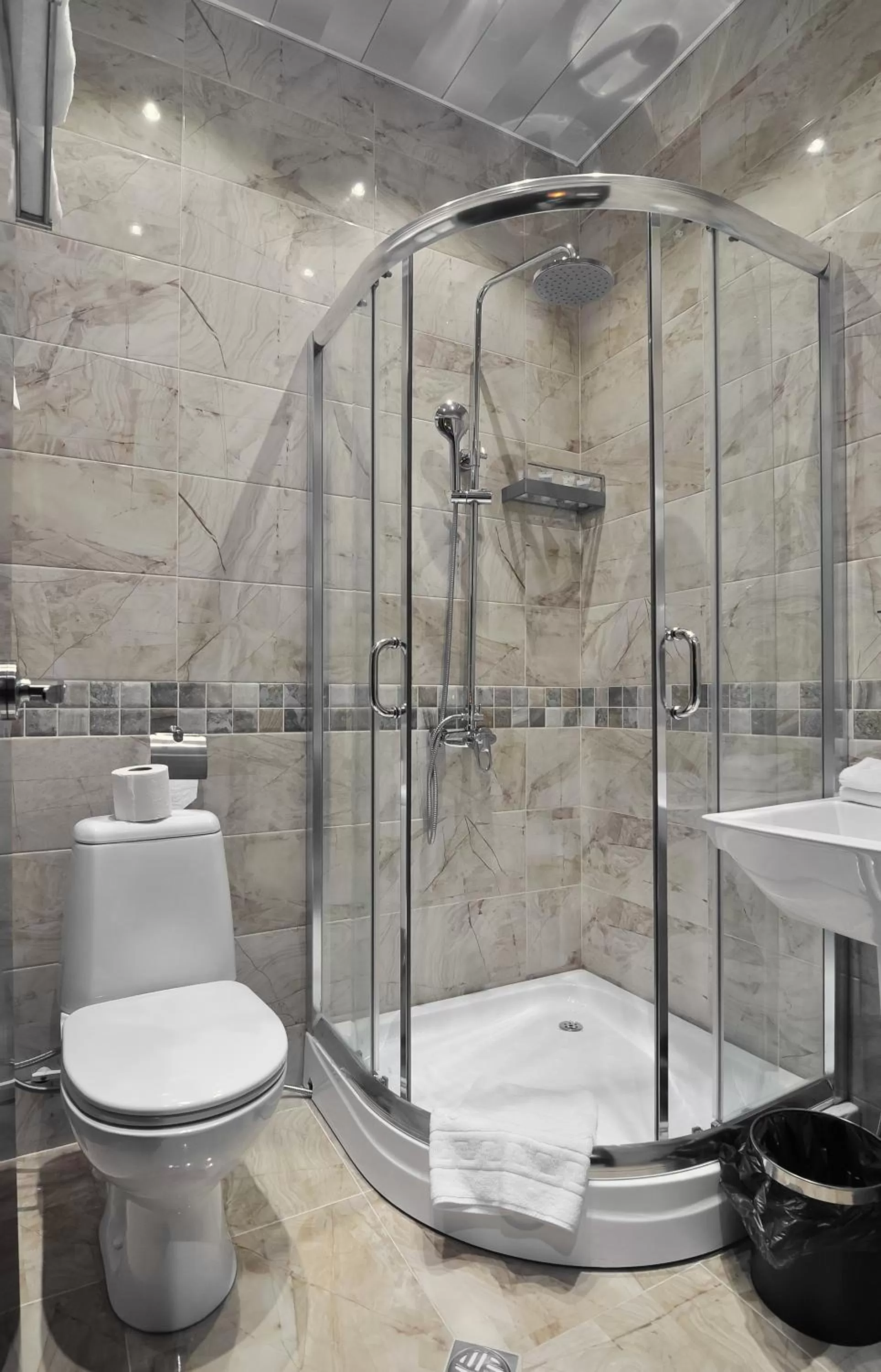 Shower, Bathroom in Margo Palace Hotel