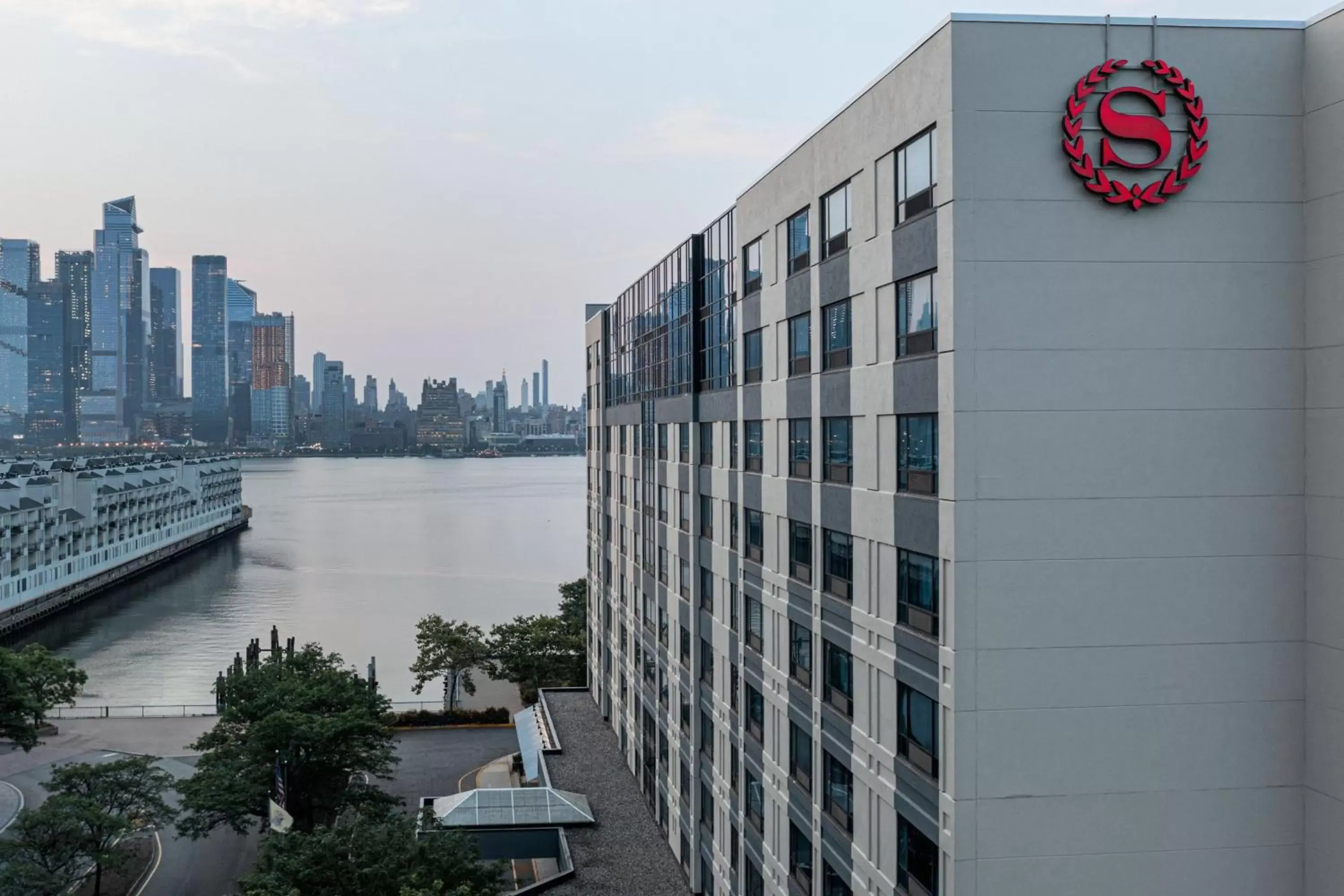 Property building in Sheraton Lincoln Harbor Hotel