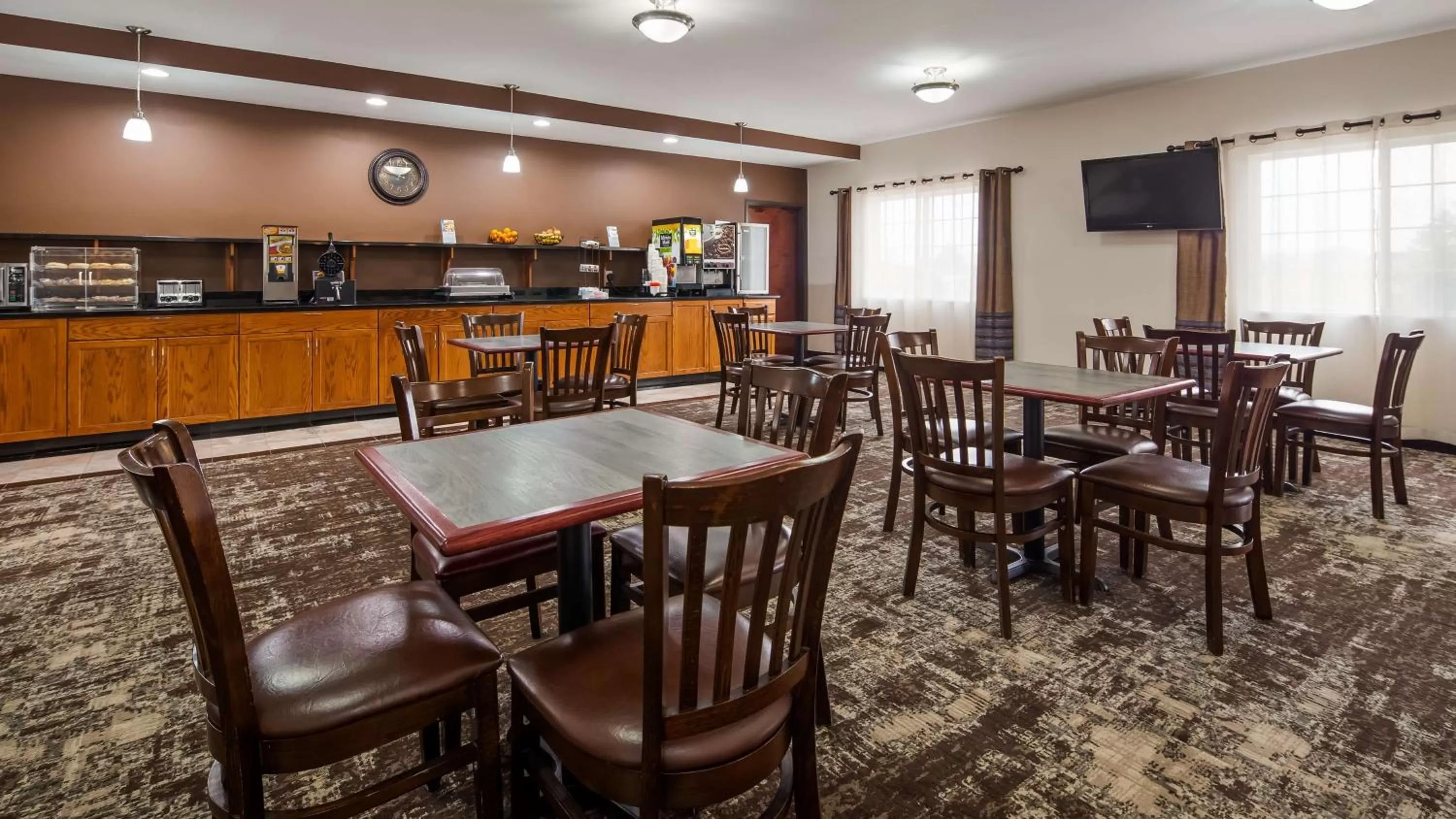 Breakfast in Best Western Plus Wakeeney Inn & Suites