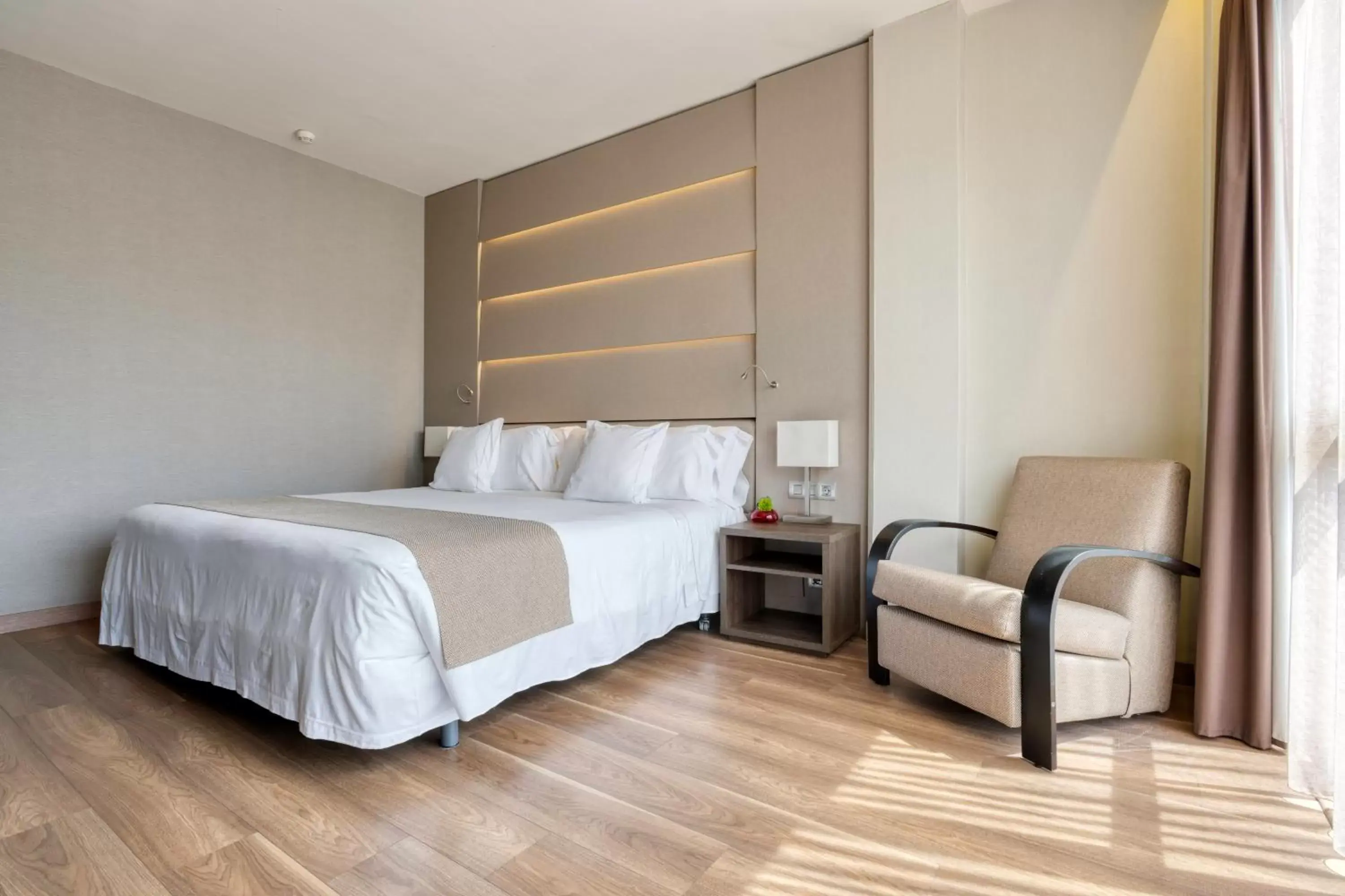 Bedroom, Bed in Hotel America Barcelona