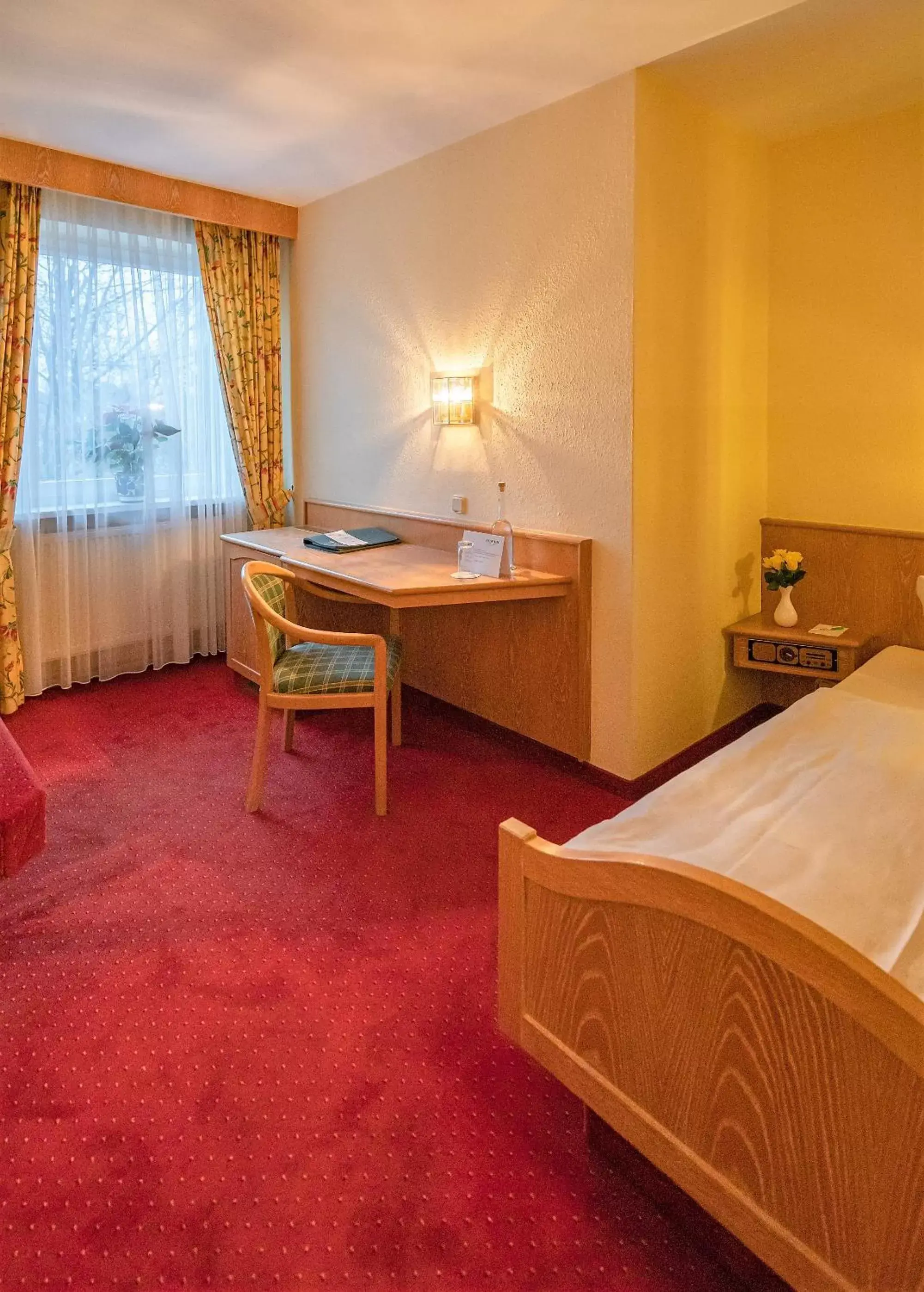 Bed, TV/Entertainment Center in Parkhotel Traunstein