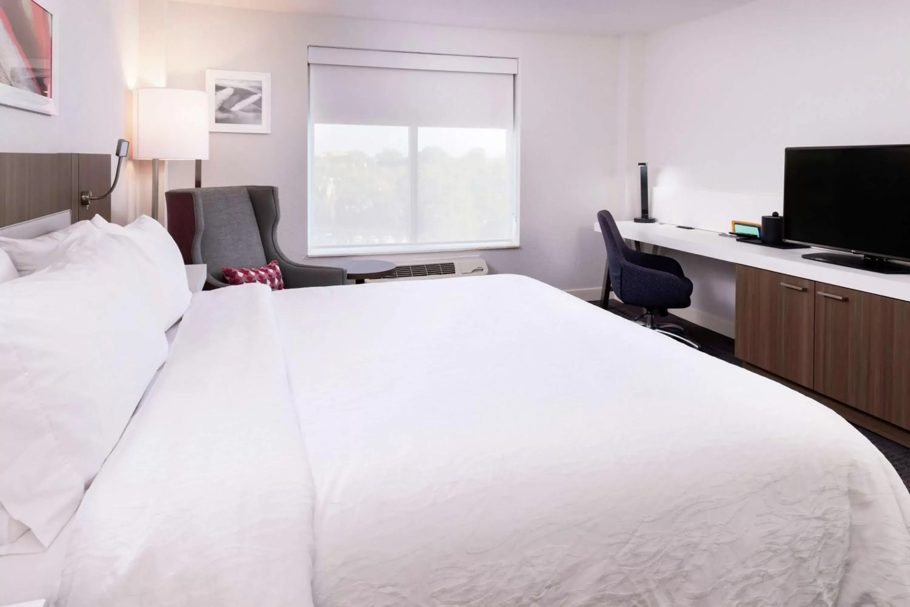 Bedroom, Bed in Hilton Garden Inn Columbia Downtown