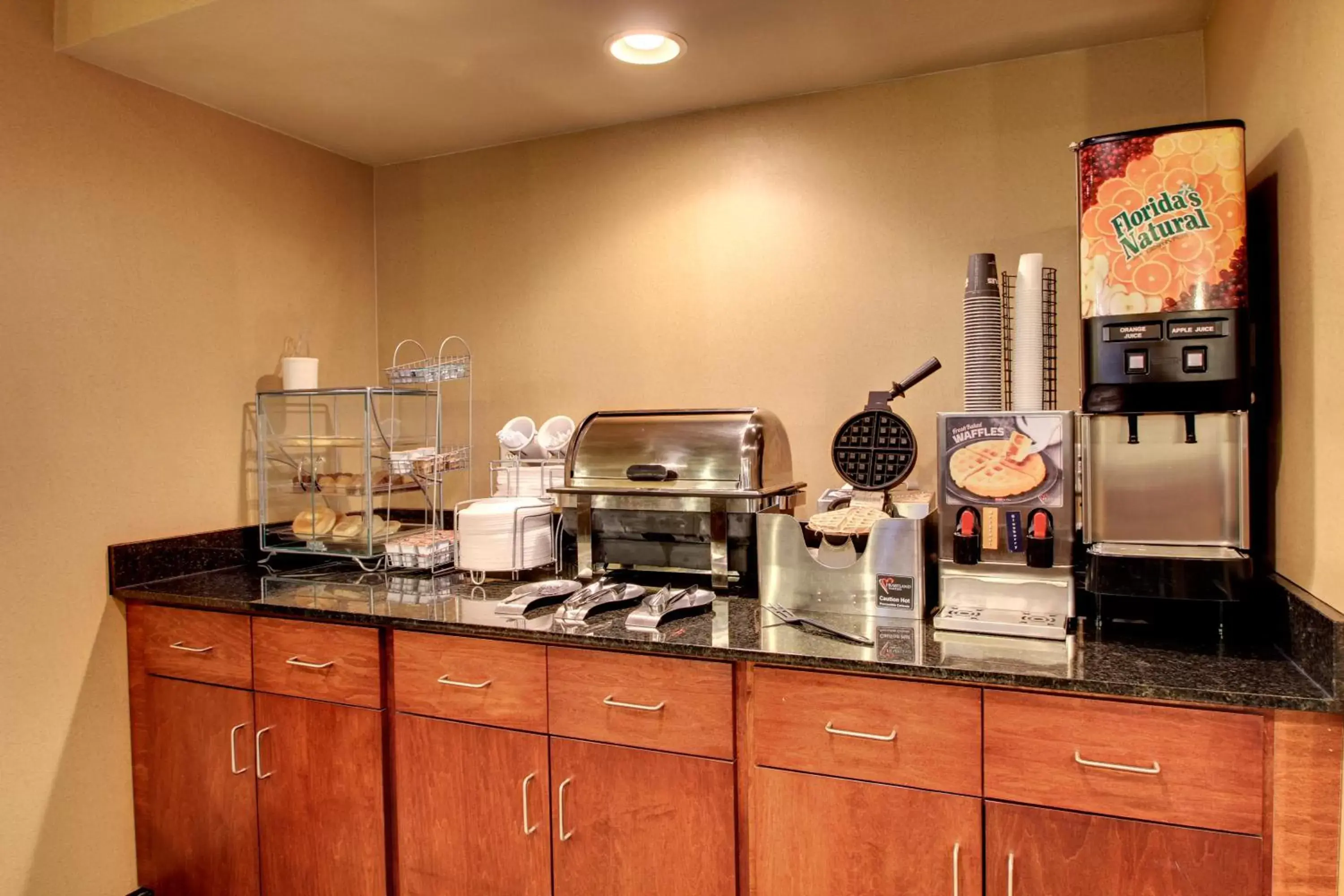 Food and drinks in Cobblestone Hotel & Suites - Newton Food and drinks in Cobblestone Hotel & Suites - Newton
