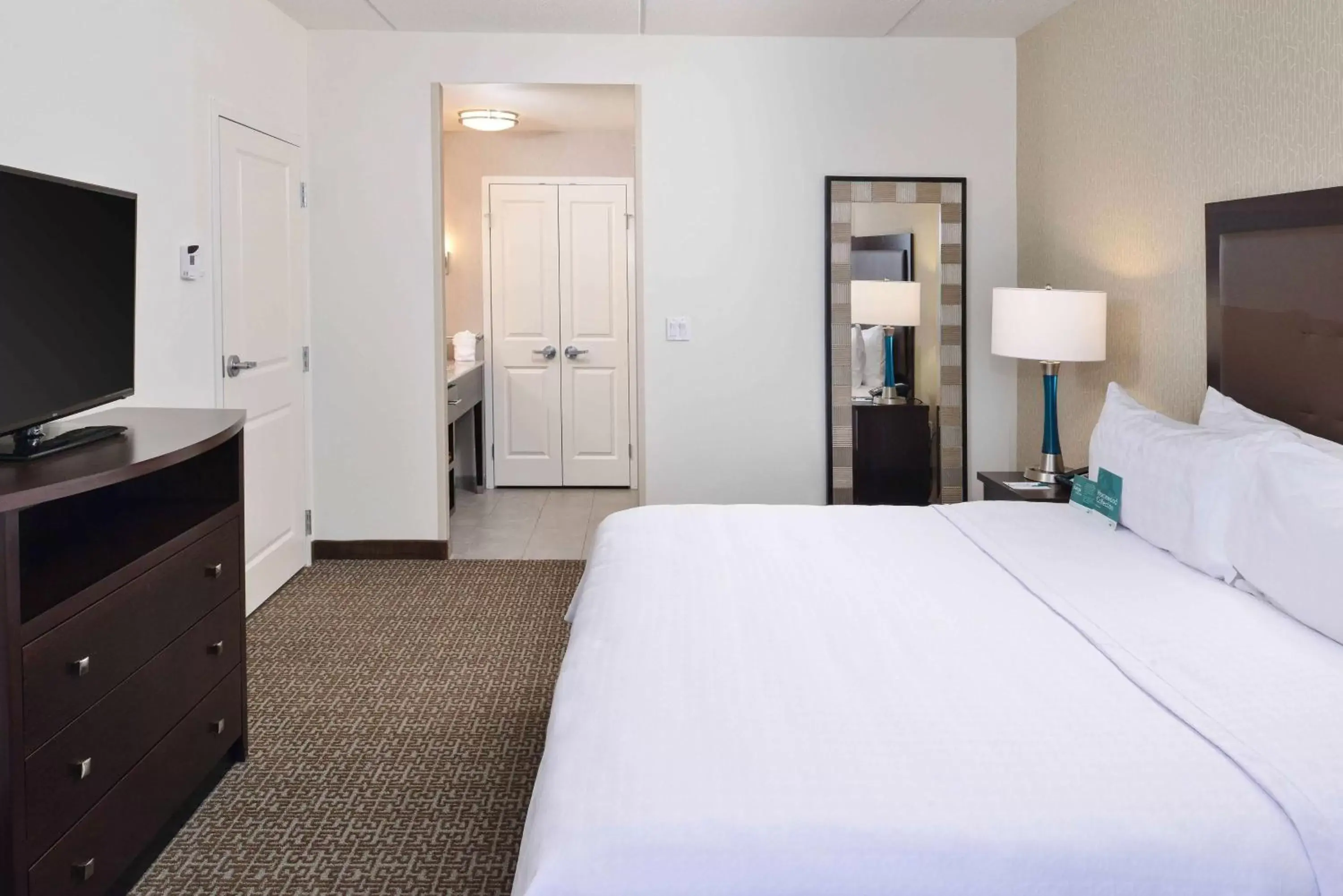 Bed in Homewood Suites by Hilton Columbia/Laurel