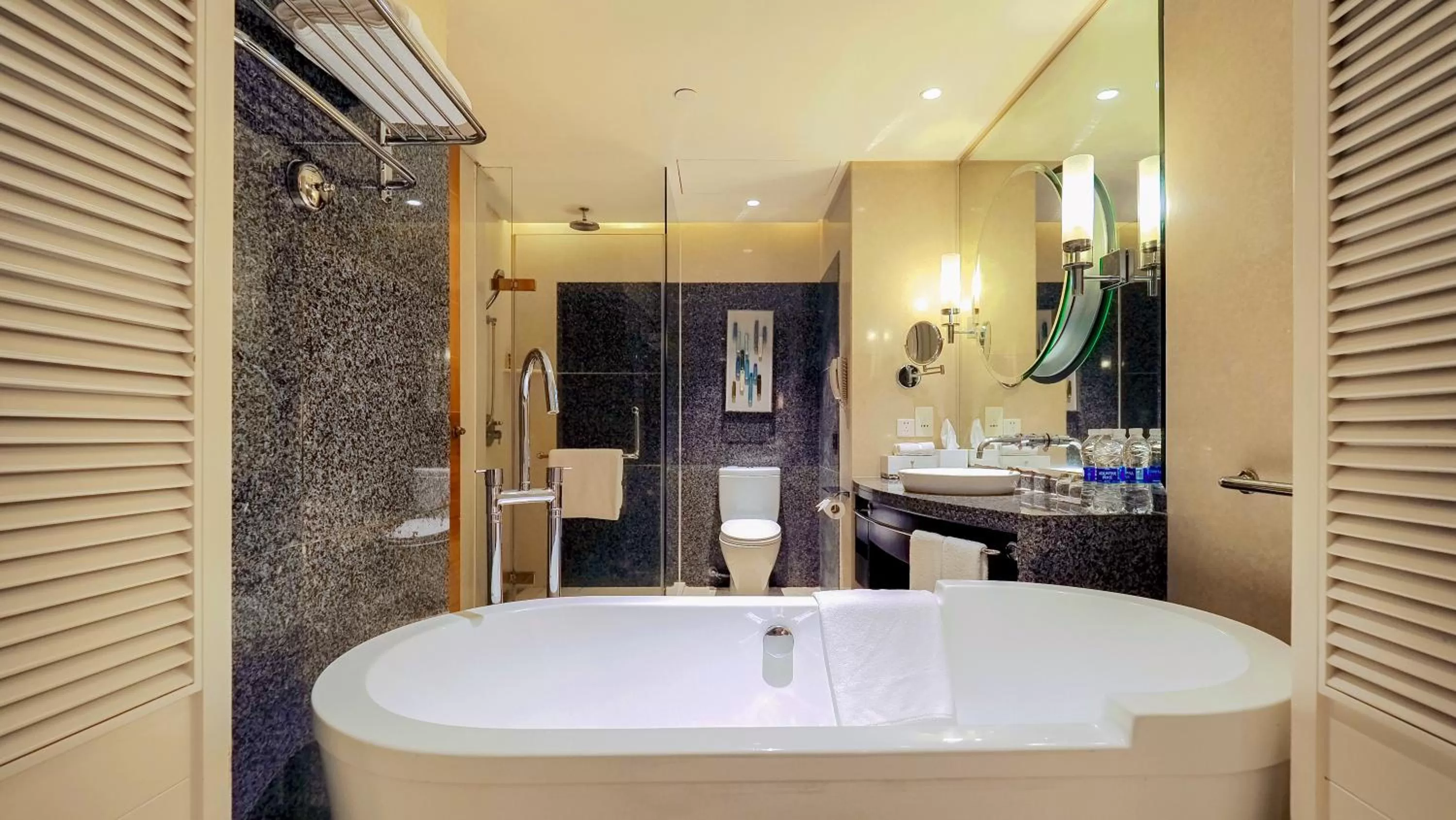 Bathroom in Sheraton Haikou Hotel
