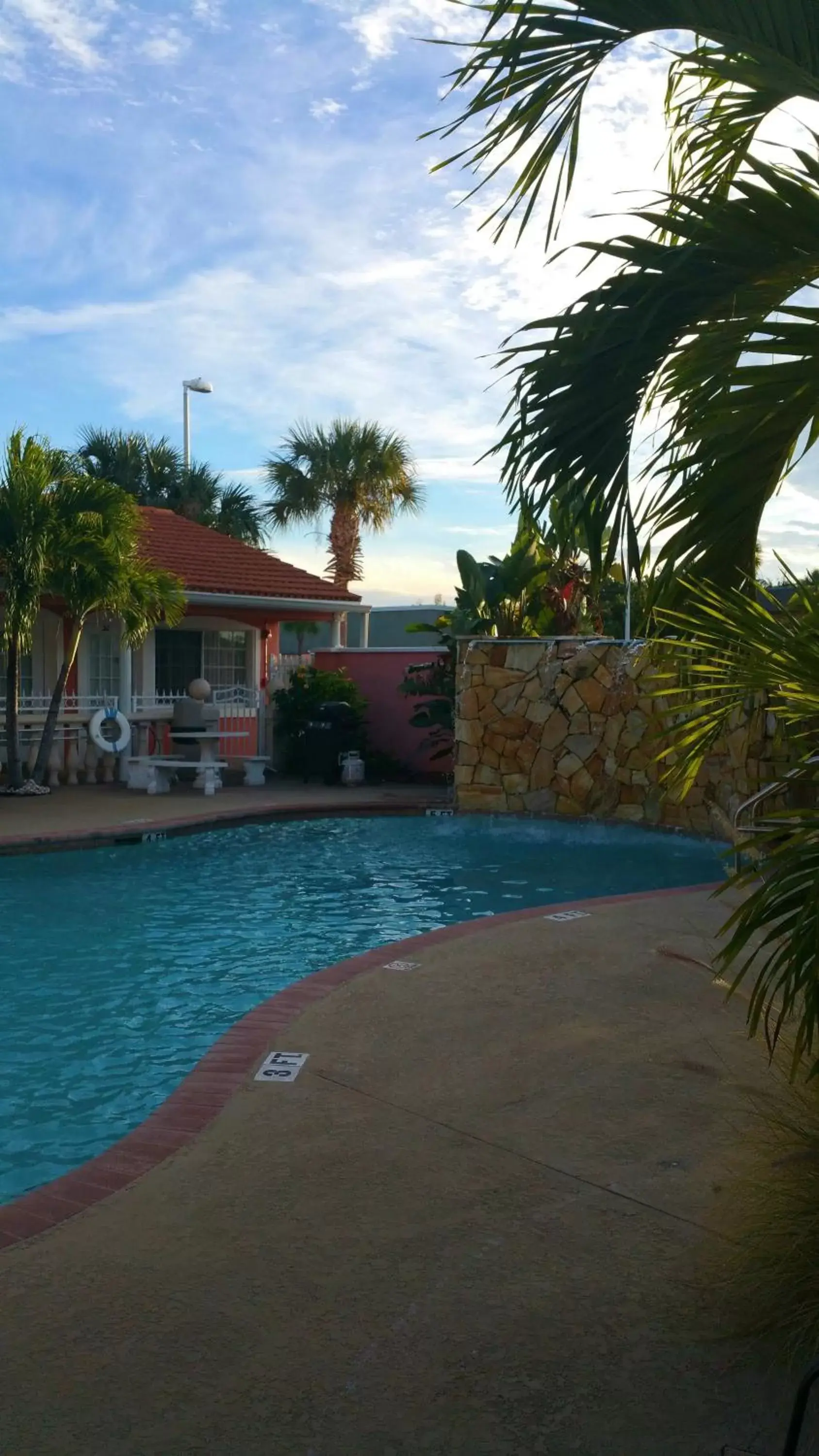 Swimming pool, Garden in Blind Pass Resort Motel