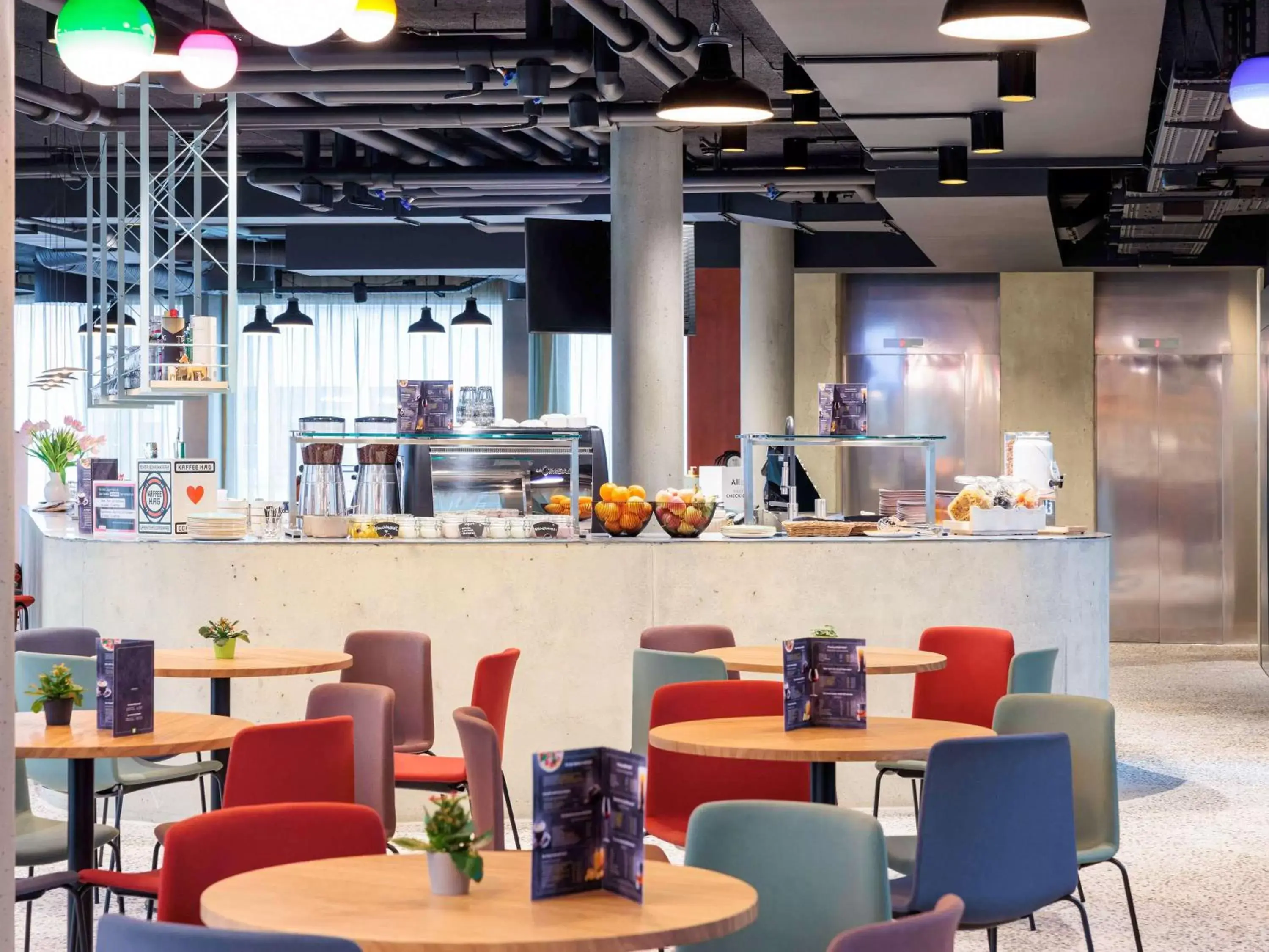 Lounge or bar in ibis Styles Bern City Lounge or bar in ibis Styles Bern City