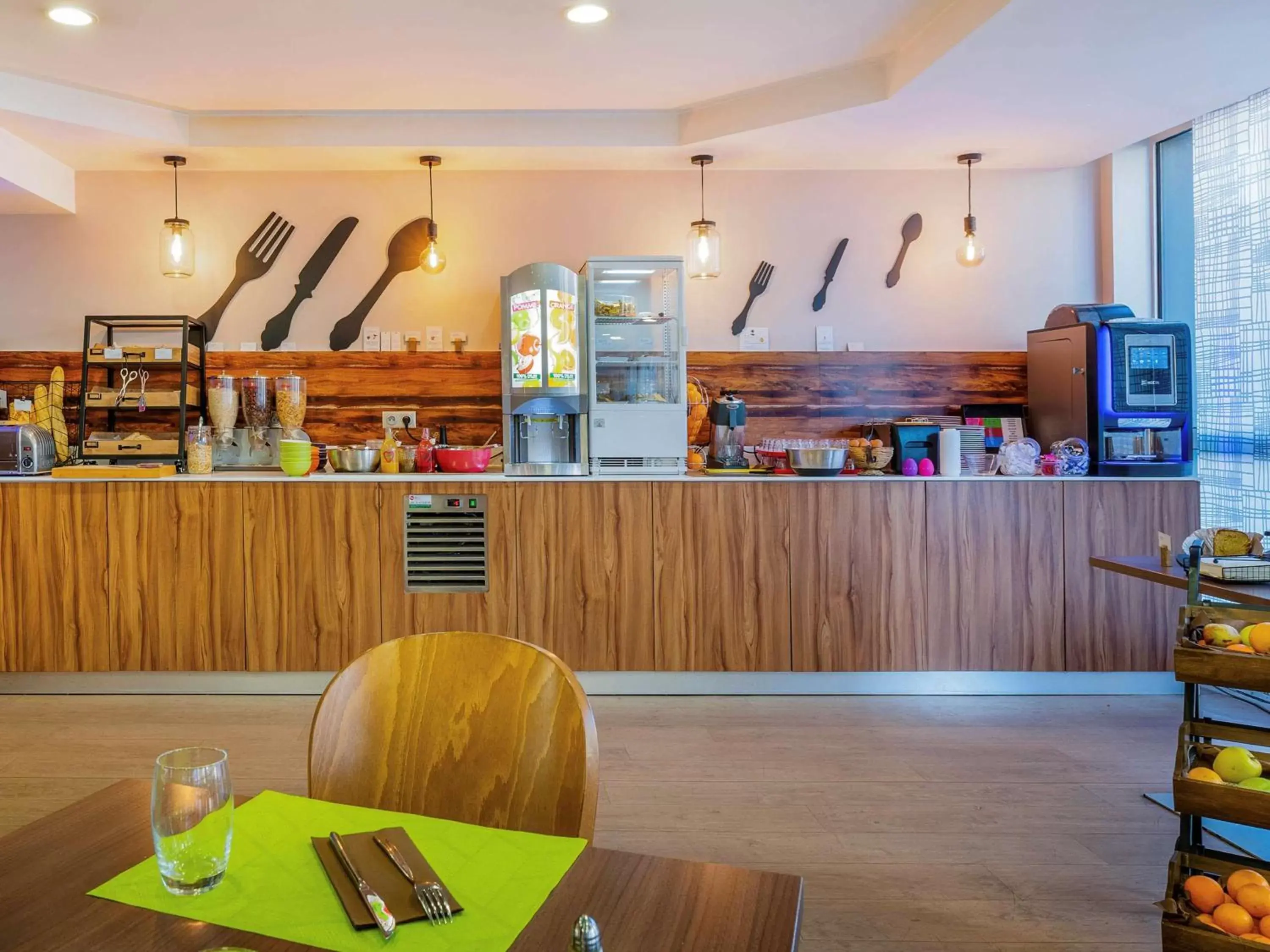 Restaurant/Places to Eat in ibis Styles Tours Centre