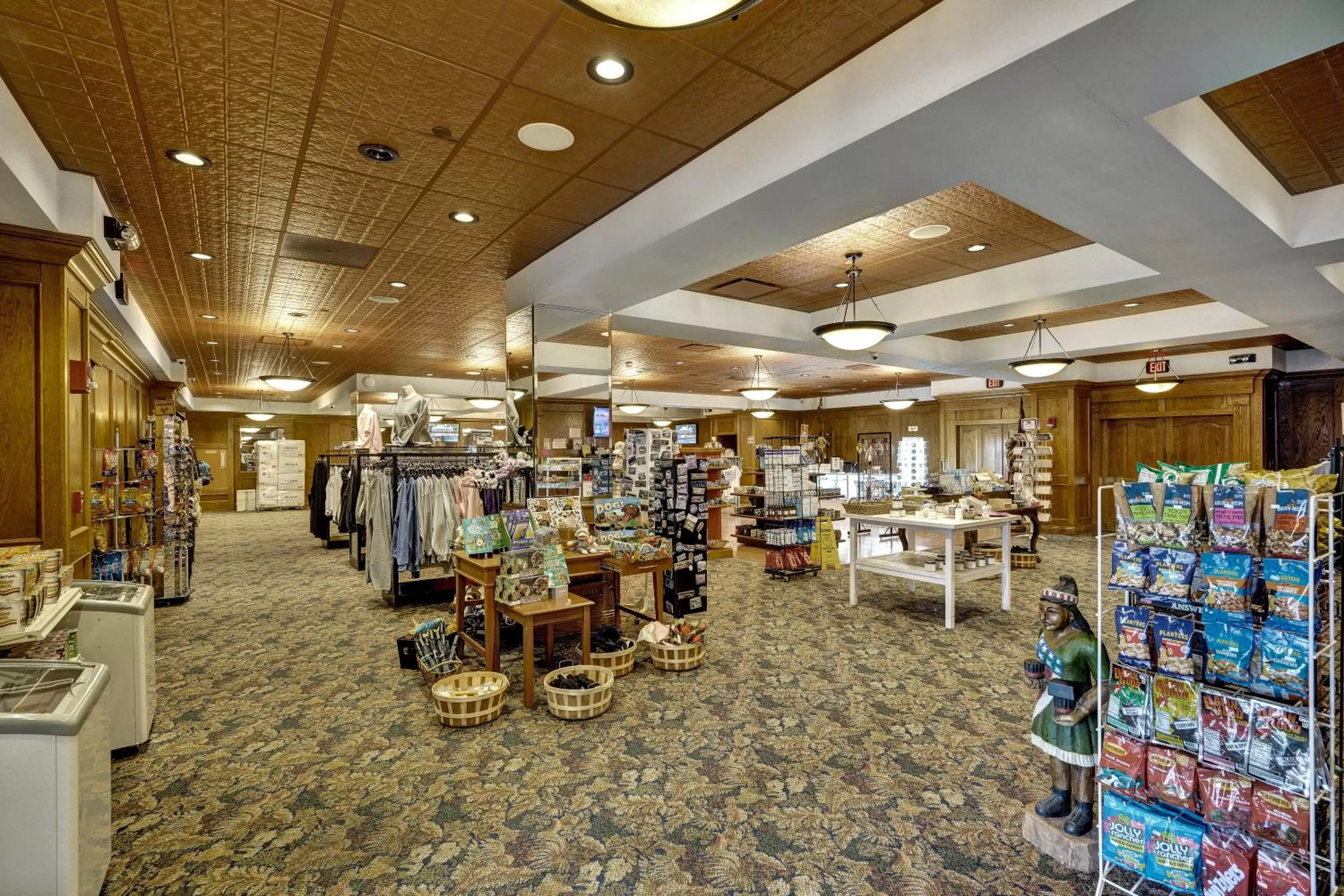 Shopping Area in Quality Hotel & Suites At The Falls