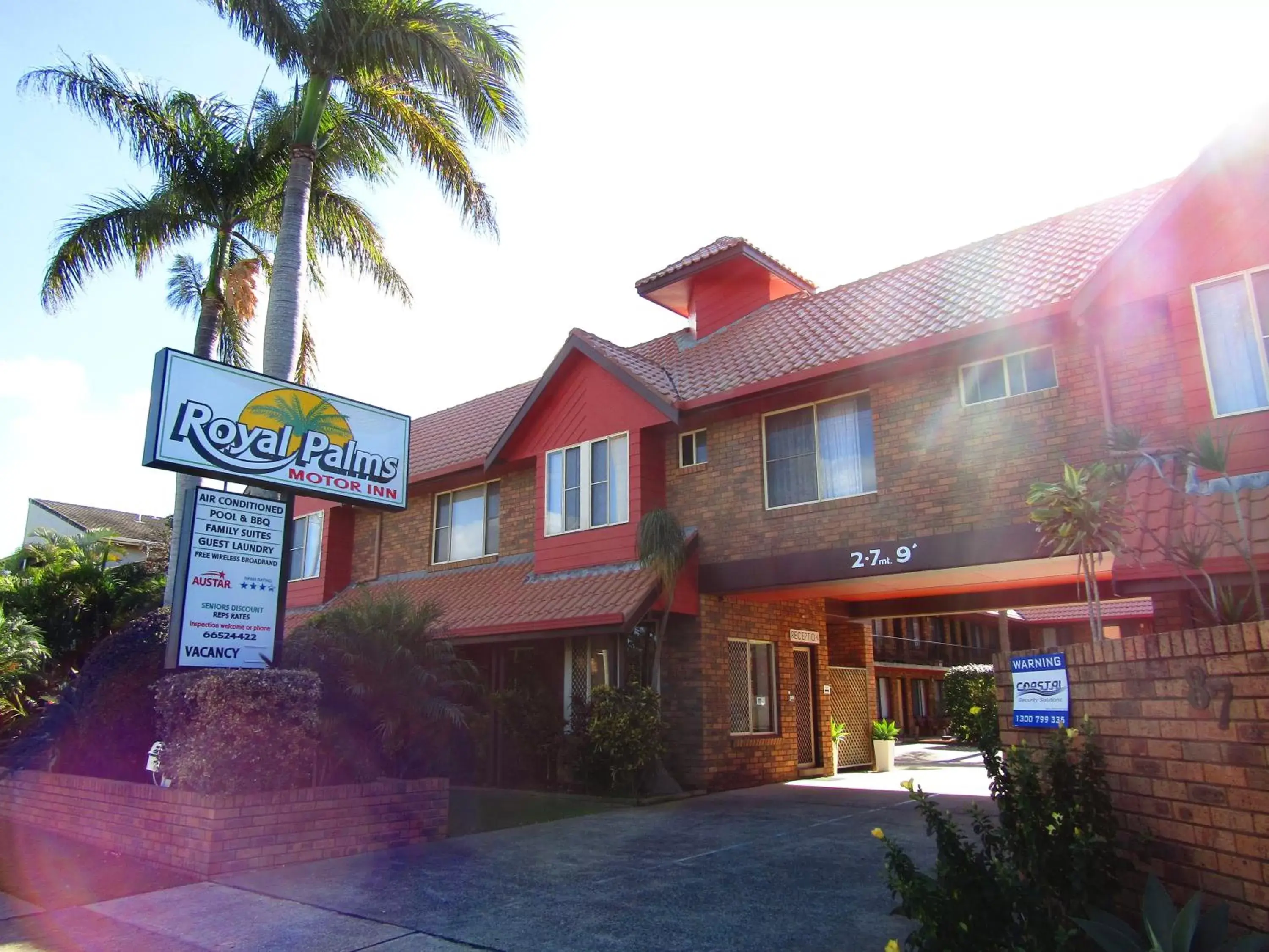 Facade/entrance, Property Building in Royal Palms Motor Inn