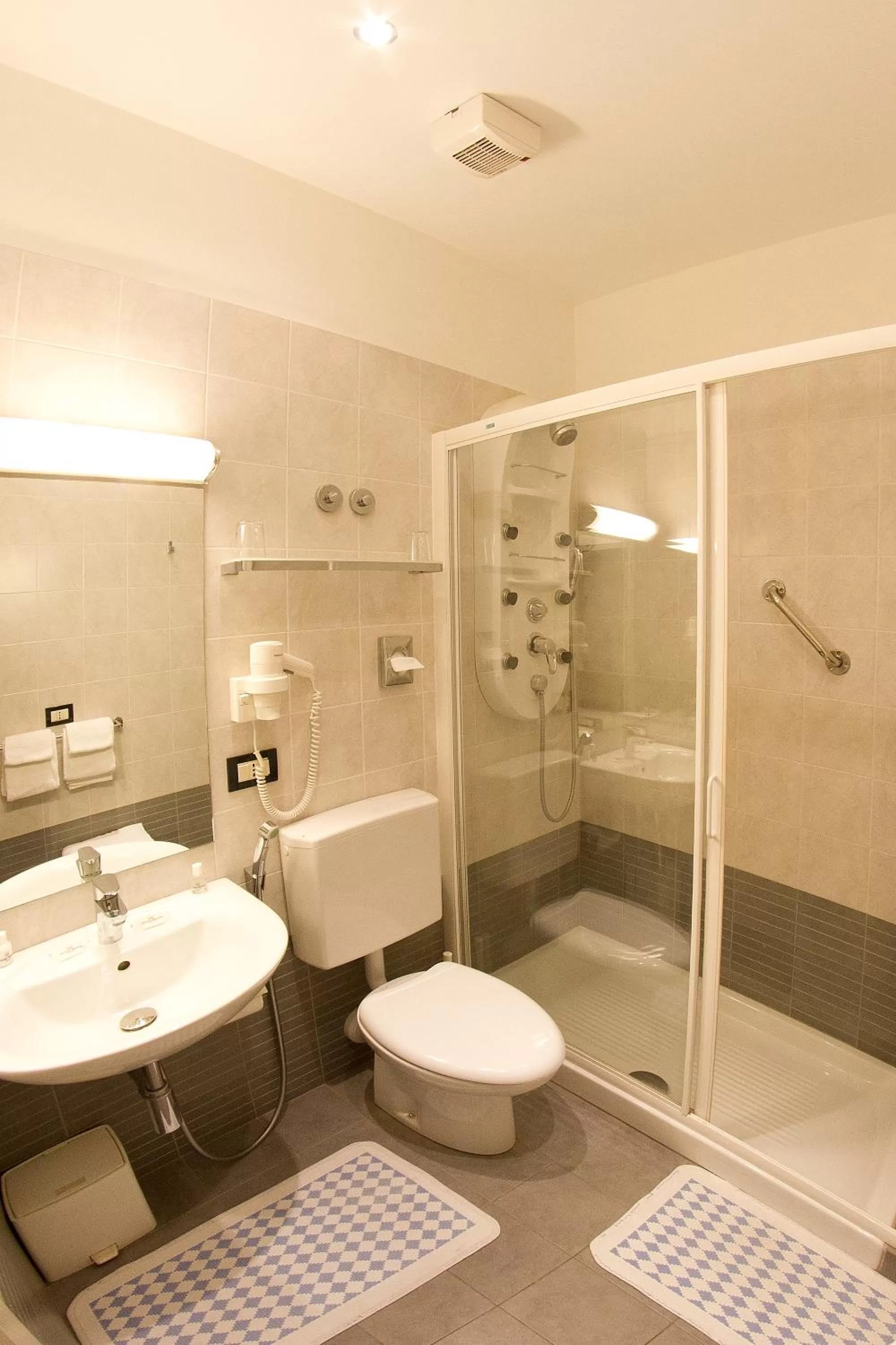 Bathroom in Hotel Roma