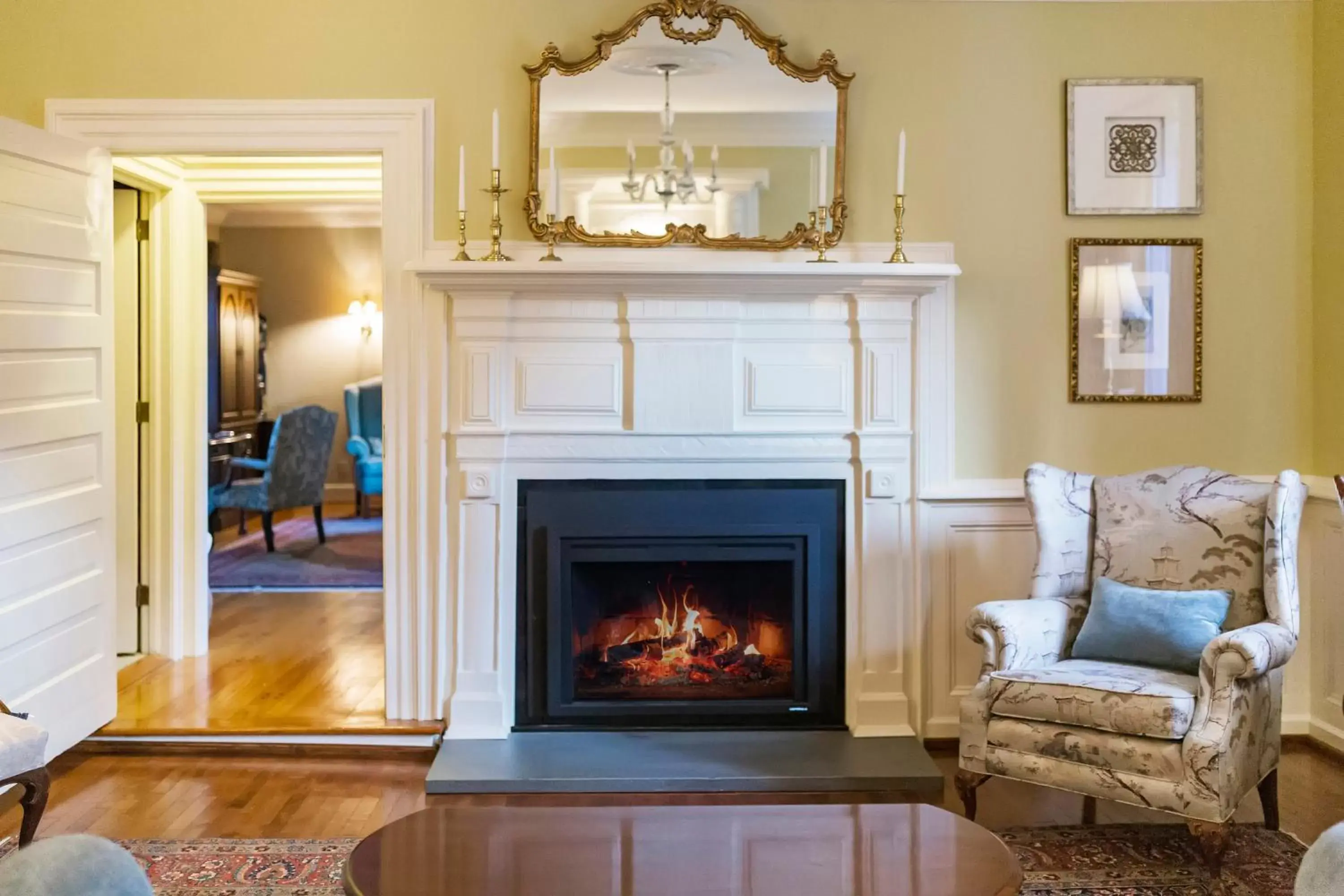 Living room in Arrowhead Inn