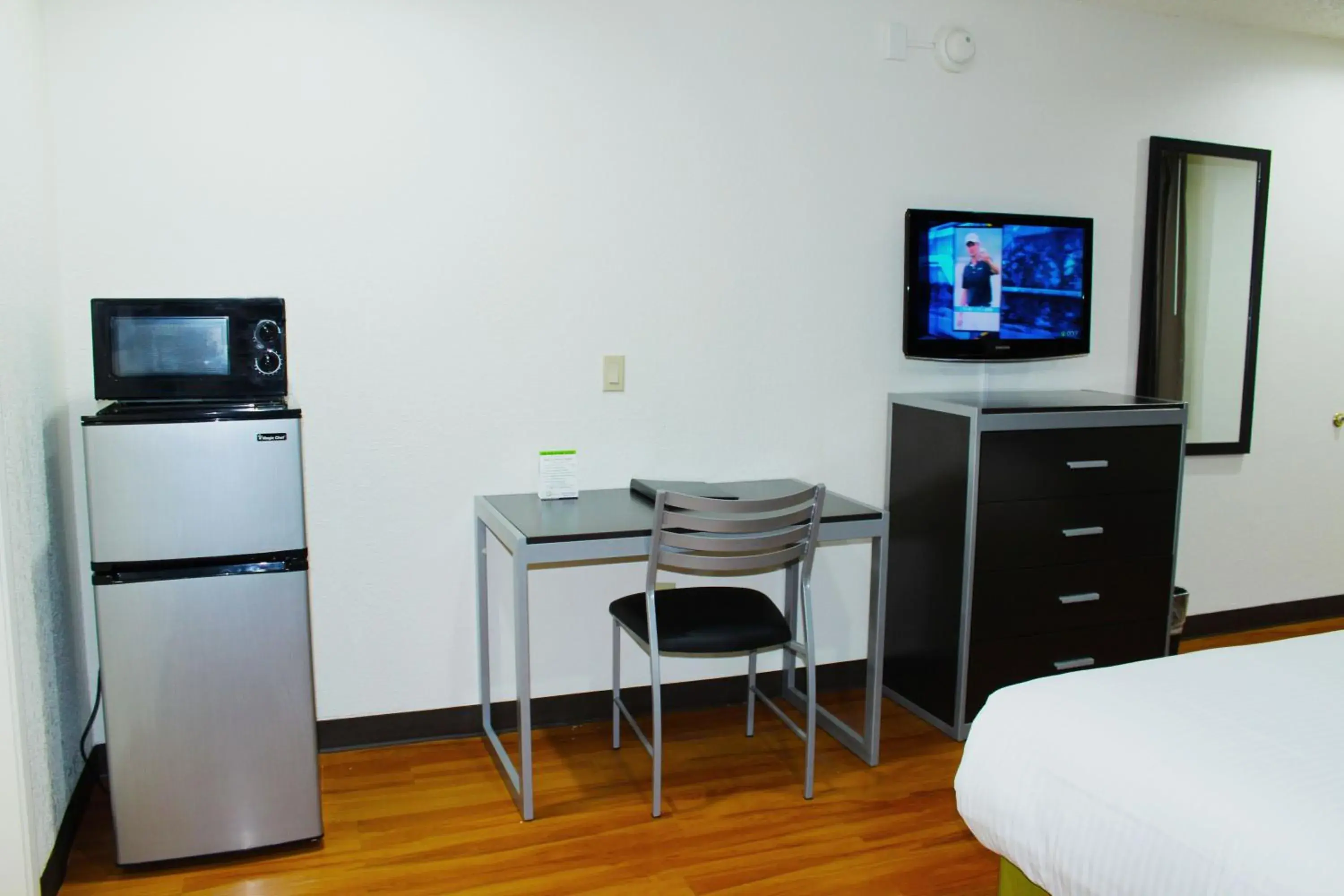 TV/Entertainment Center in Stay Express Inn Dallas - Fair Park / Downtown