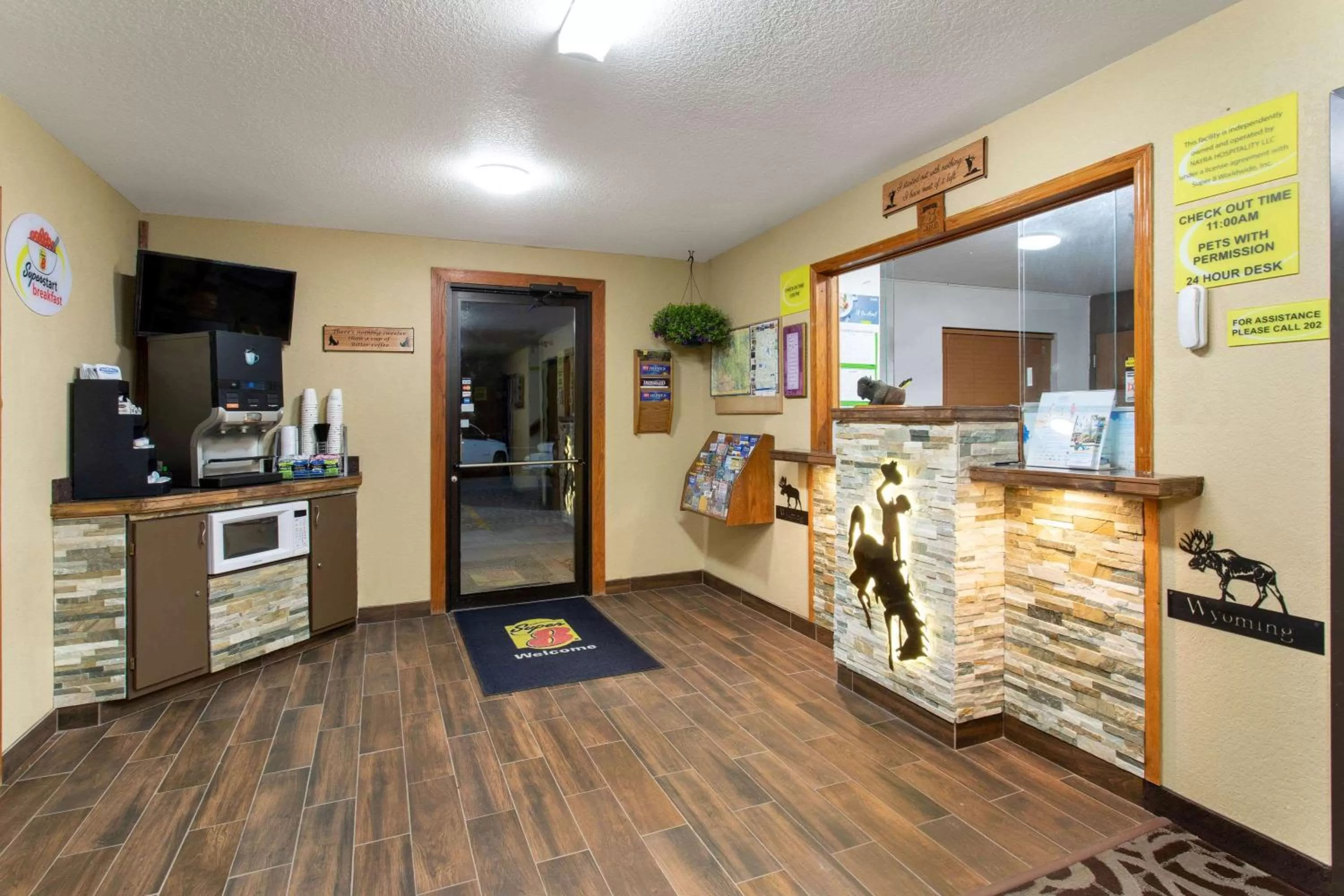 Lobby or reception in Super 8 by Wyndham Dubois