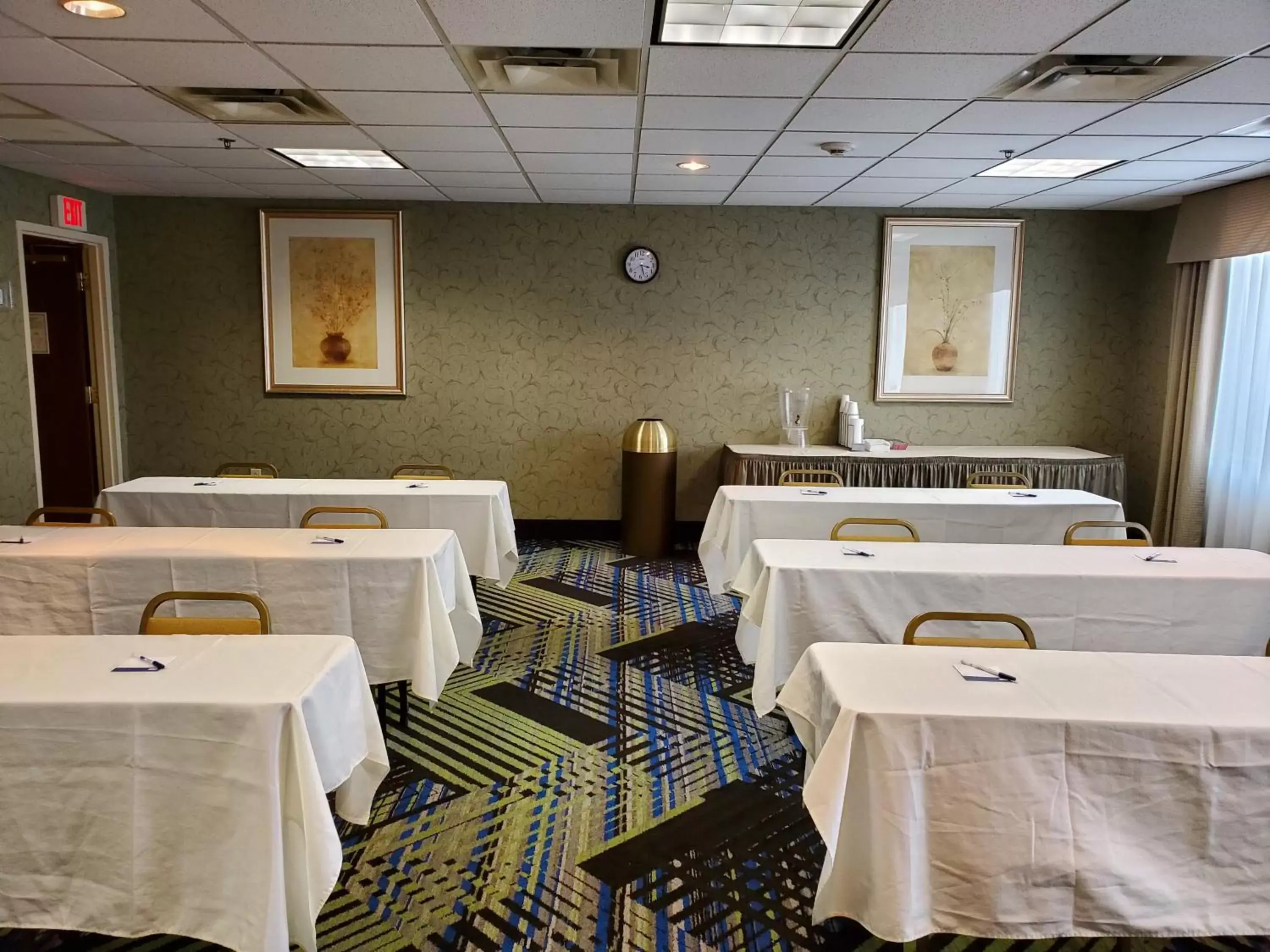 Meeting/conference room, Restaurant/Places to Eat in Holiday Inn Express Hotel & Suites Columbus Airport, an IHG Hotel