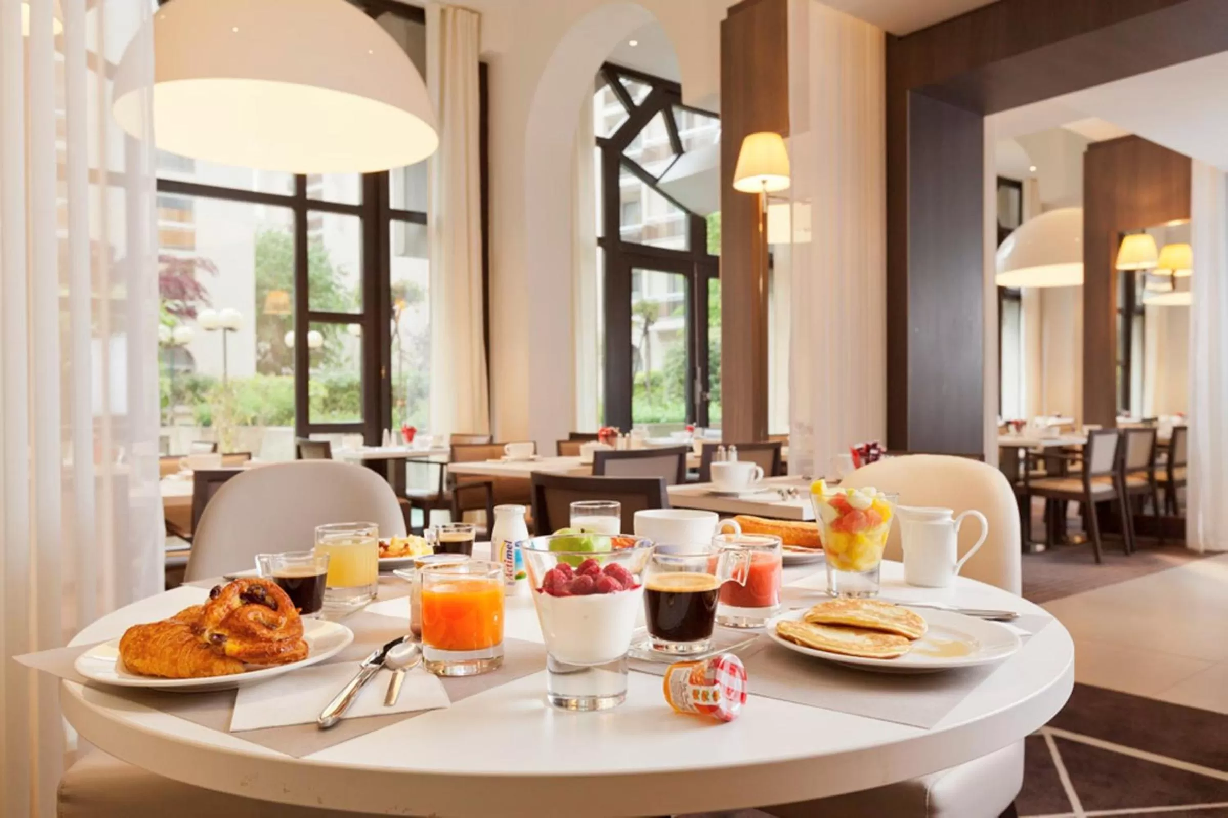 Restaurant/places to eat in Mercure Paris Porte De Versailles Expo