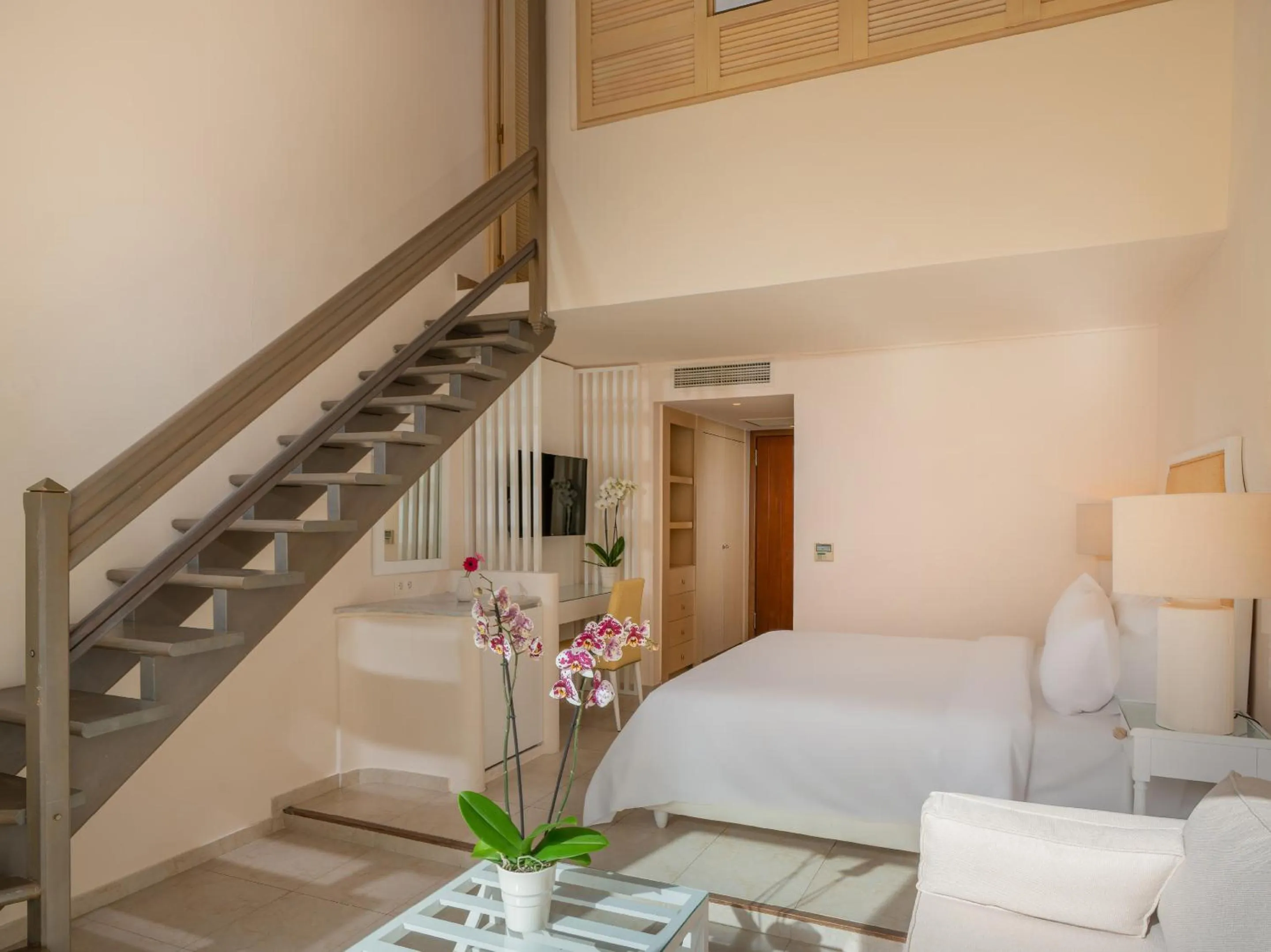 Photo of the whole room, Bed in Grecotel Creta Palace