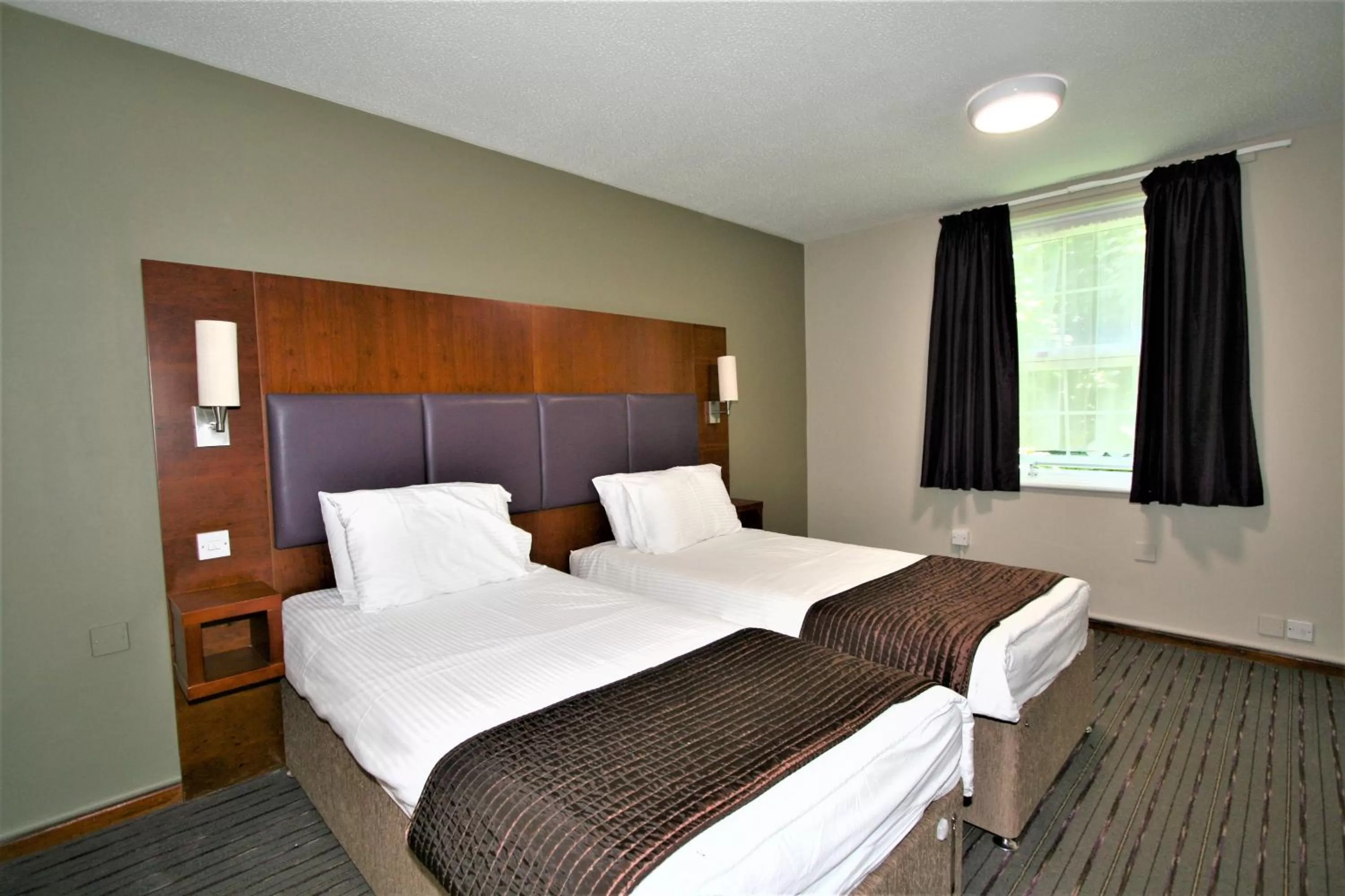 Bed in The Oakwood Hotel