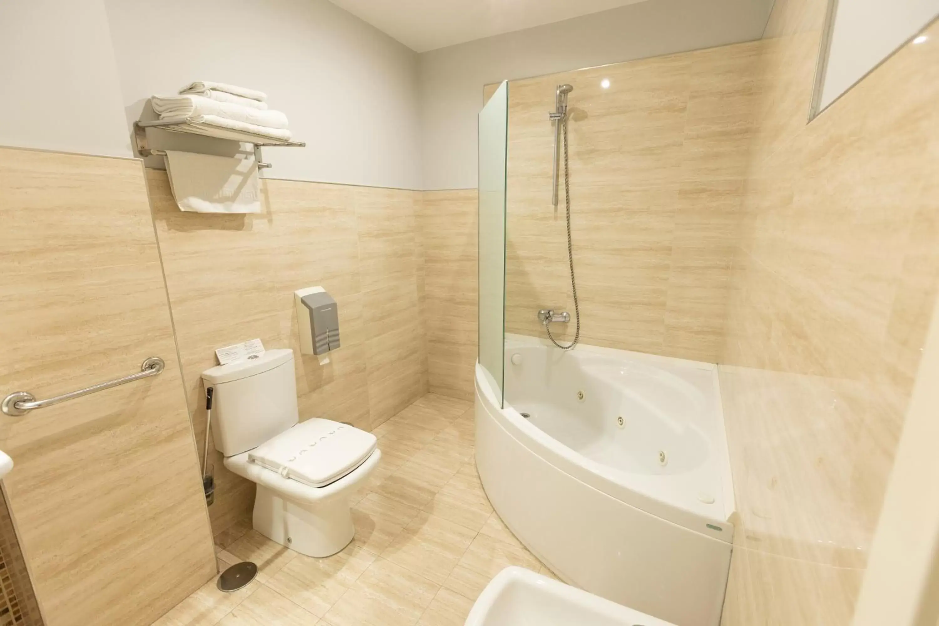 Bathroom in Hotel Montedobra